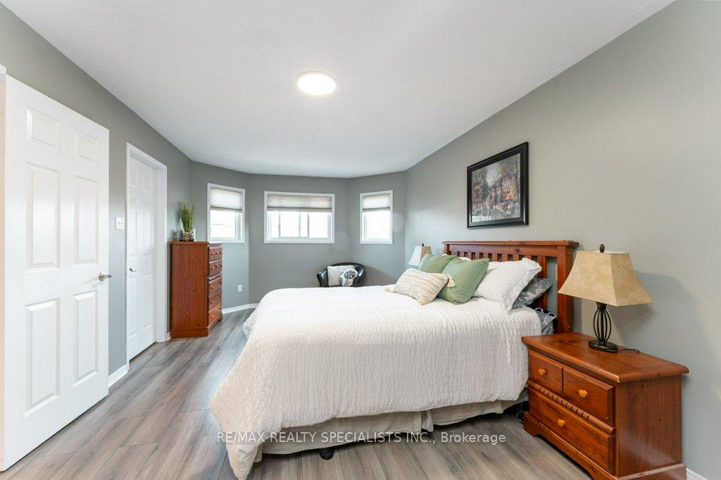 Photo 23 of 34 Killaloe Crescent, Halton Hills, Georgetown — HOMEH
