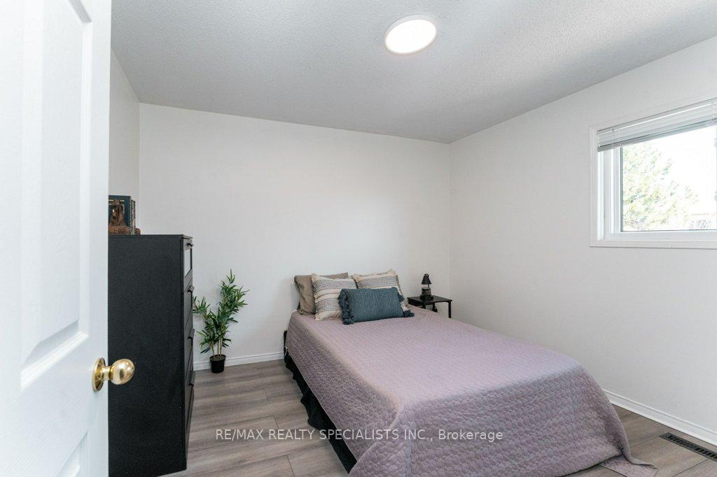 Photo 28 of 34 Killaloe Crescent, Halton Hills, Georgetown — HOMEH