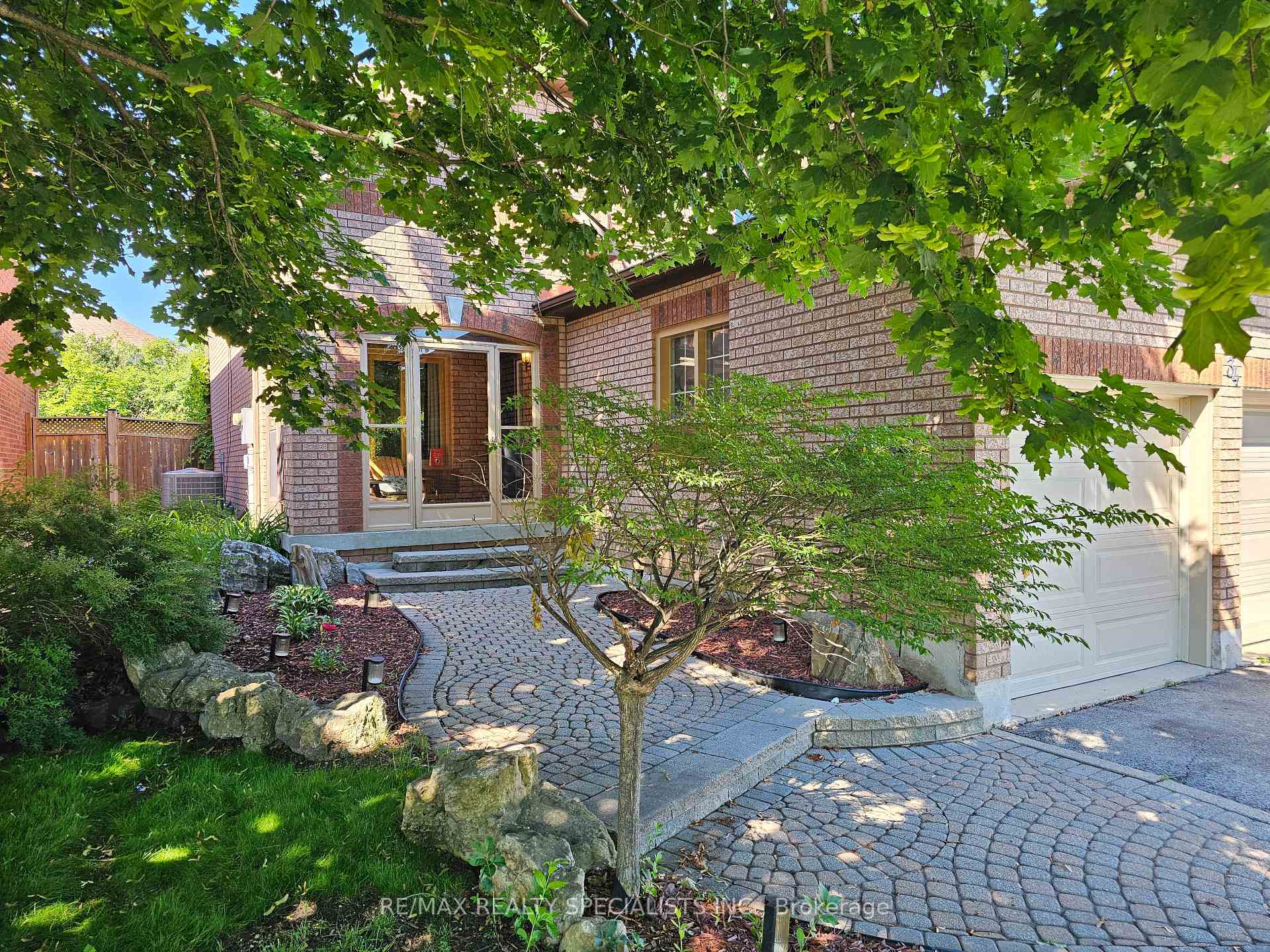 Photo 5 of 34 Killaloe Crescent, Halton Hills, Georgetown — HOMEH