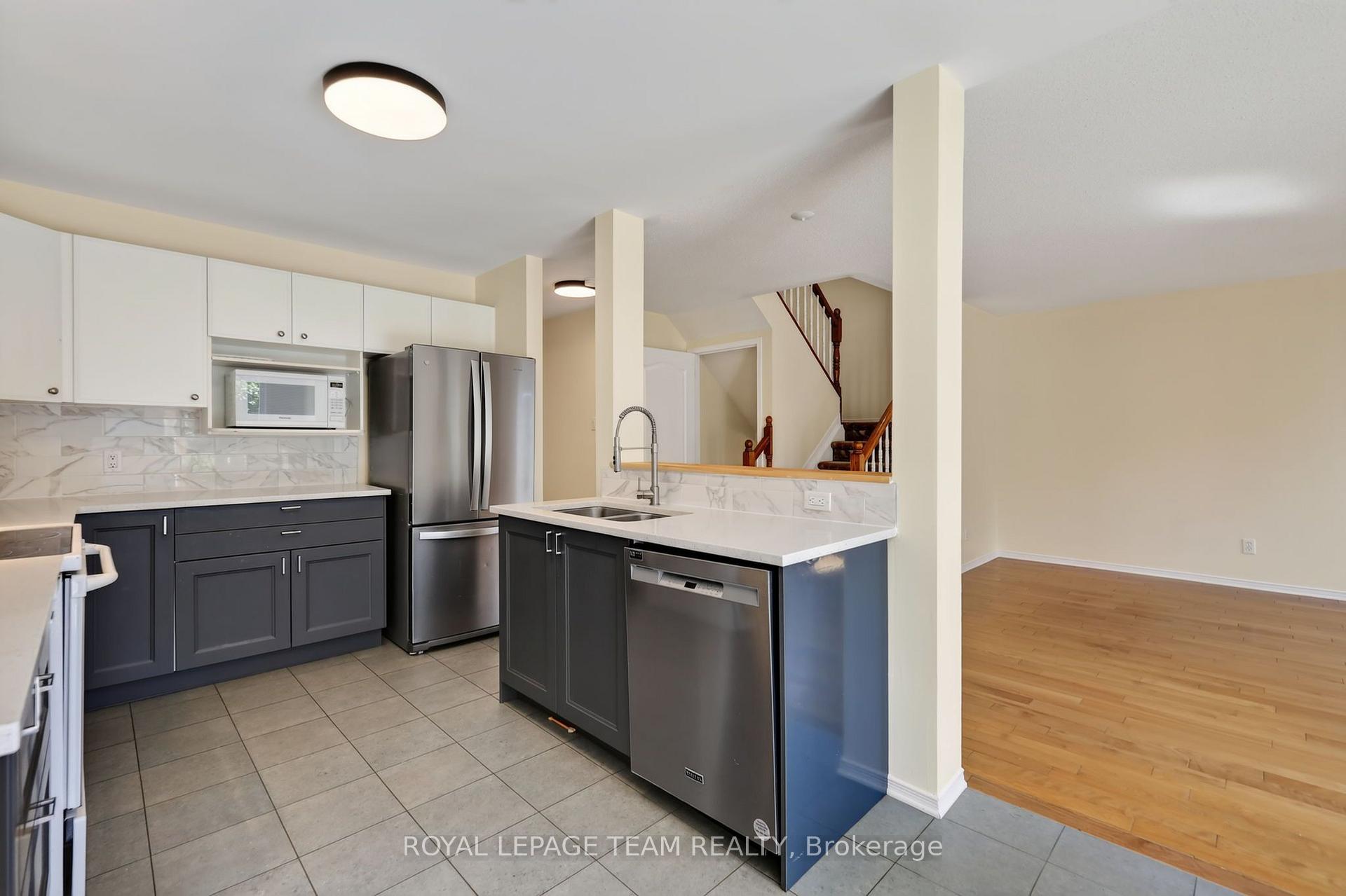 Photo 11 of 14 Appledale Drive, Ottawa, Barrhaven - Longfields — HOMEH
