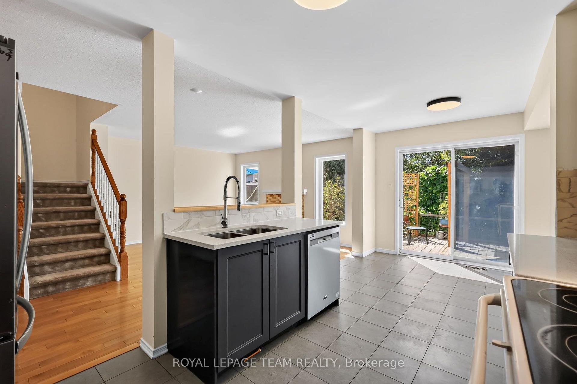 Photo 12 of 14 Appledale Drive, Ottawa, Barrhaven - Longfields — HOMEH