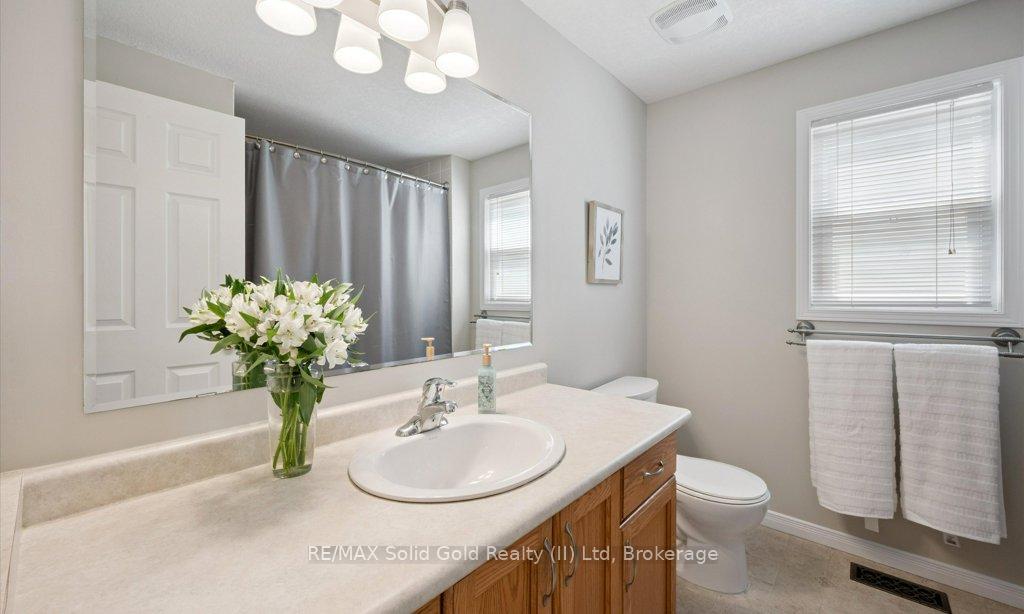 Photo 51 of 12 Frankfurt Street, Kitchener, Huron Park — HOMEH