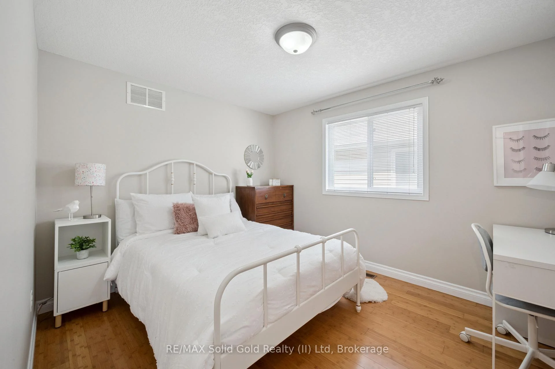 Photo 48 of 12 Frankfurt Street, Kitchener, Huron Park — HOMEH