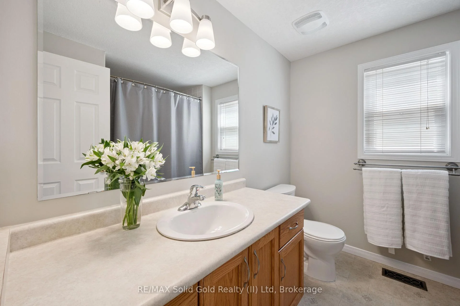 Photo 56 of 12 Frankfurt Street, Kitchener, Huron Park — HOMEH