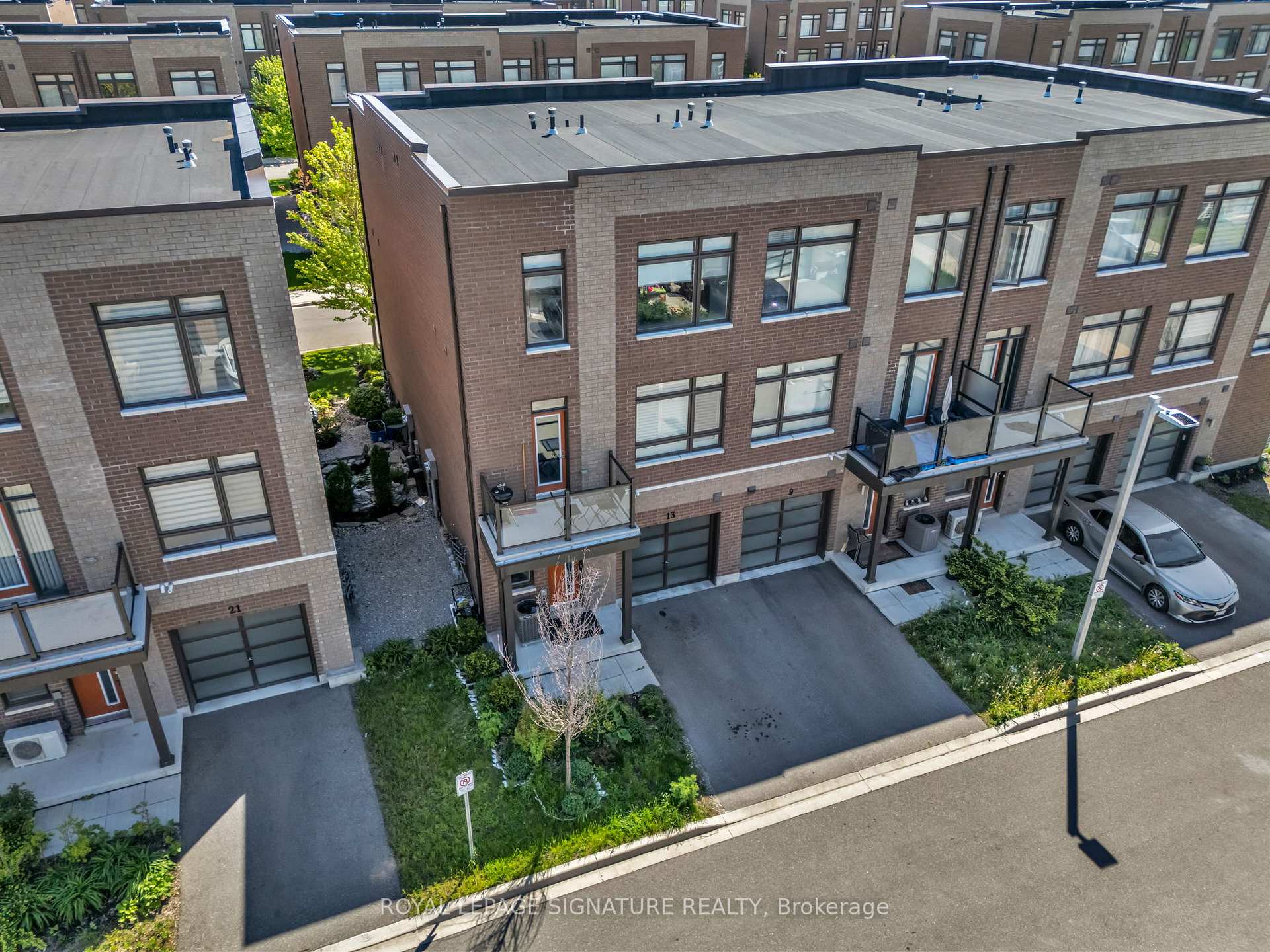 Photo 5 of 13 Bluenose Street, Vaughan, Vaughan Grove — HOMEH