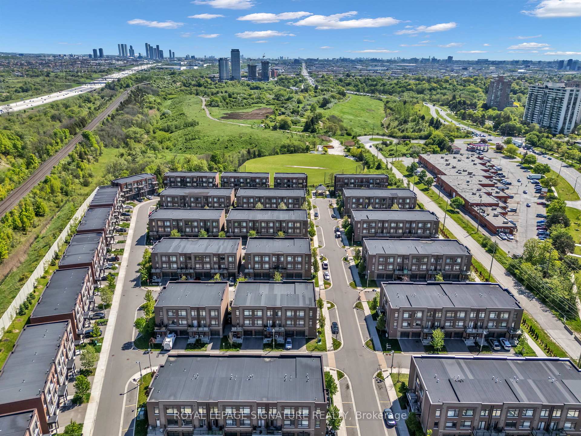 Photo 25 of 13 Bluenose Street, Vaughan, Vaughan Grove — HOMEH