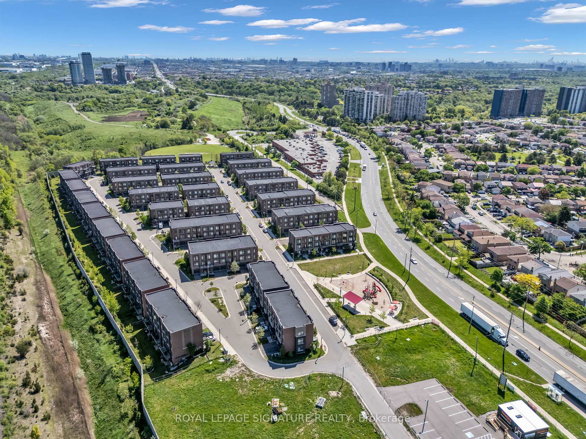 Photo 26 of 13 Bluenose Street, Vaughan, Vaughan Grove — HOMEH