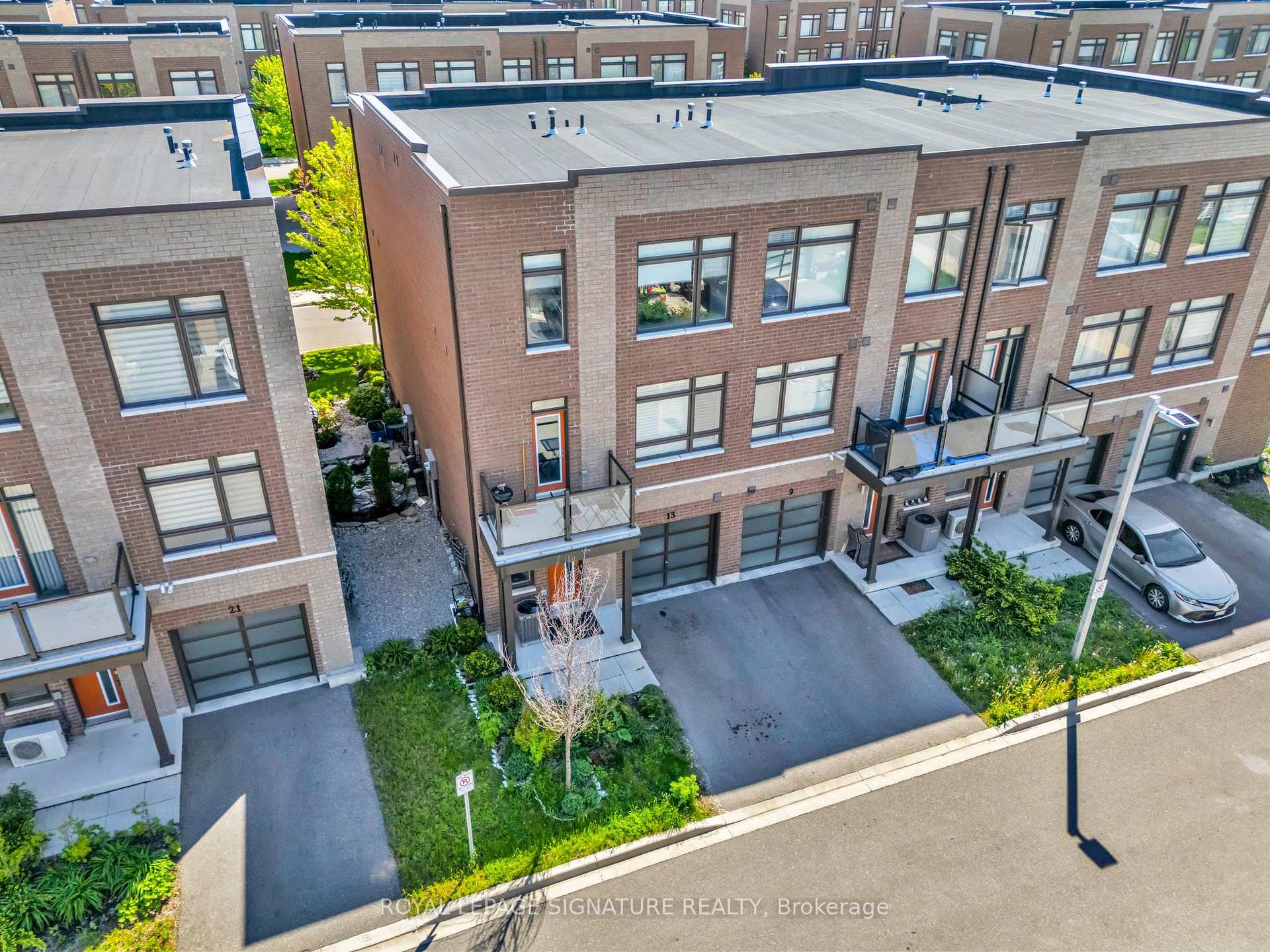 Photo 6 of 13 Bluenose Street, Vaughan, Vaughan Grove — HOMEH