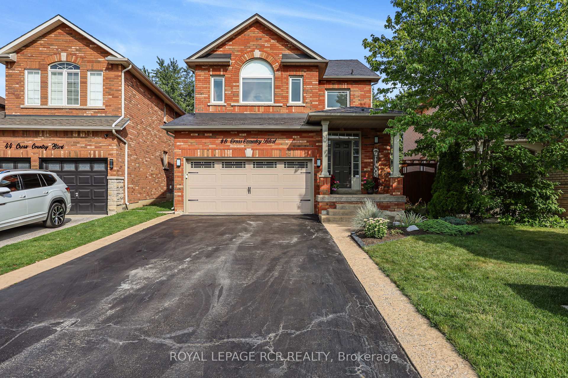 Photo 2 of 46 Cross Country Boulevard, Caledon, Bolton West — HOMEH