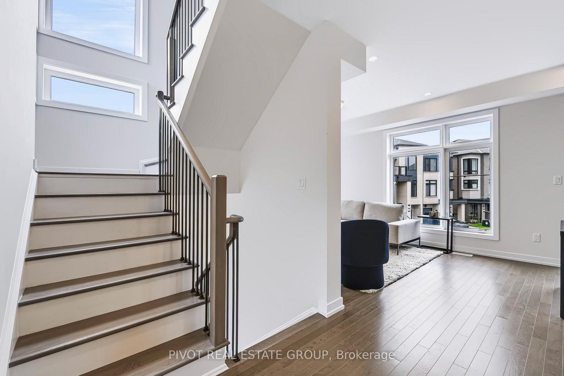 Photo 12 of 25 Observatory Way, Whitby, Brooklin — HOMEH
