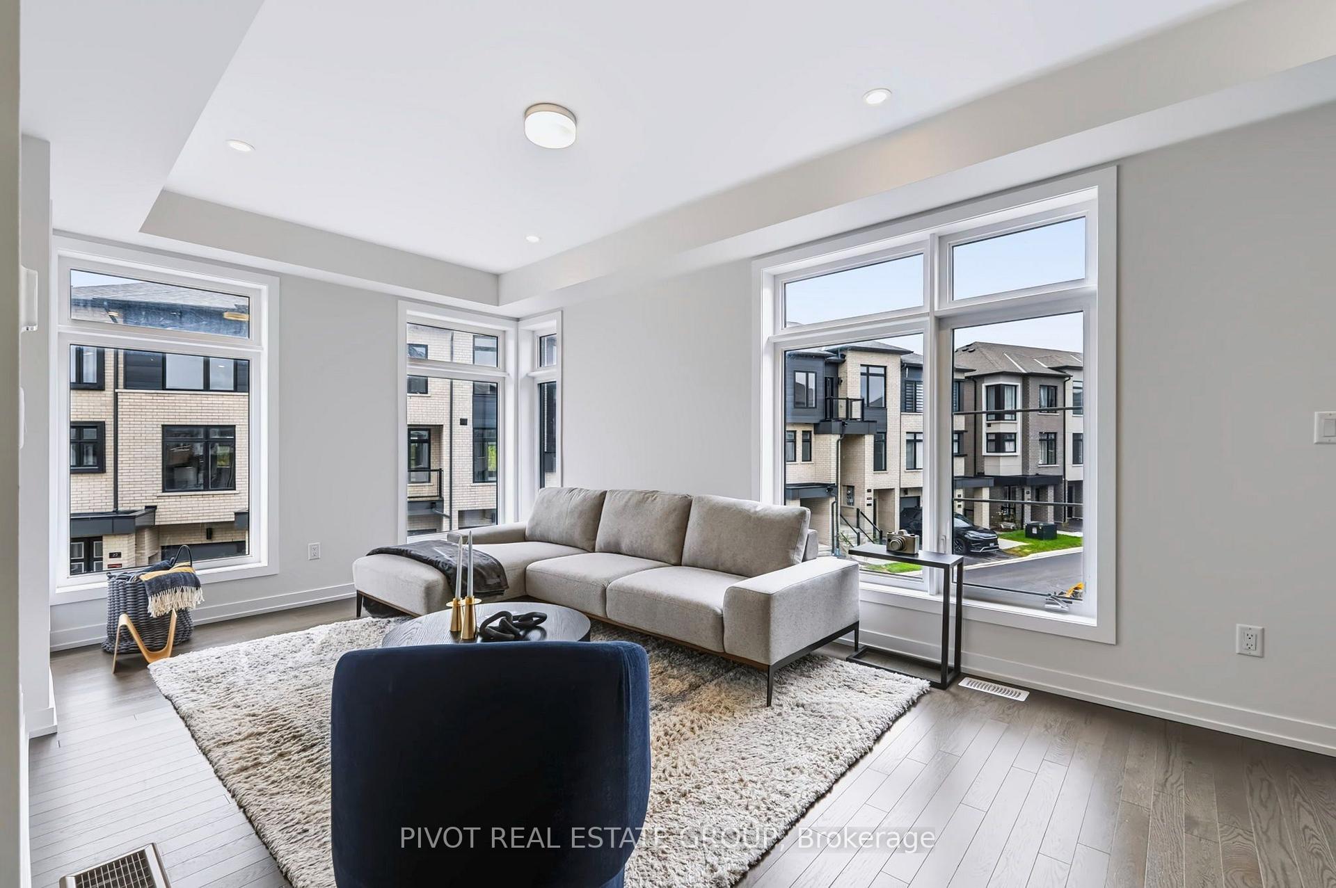 Photo 13 of 25 Observatory Way, Whitby, Brooklin — HOMEH
