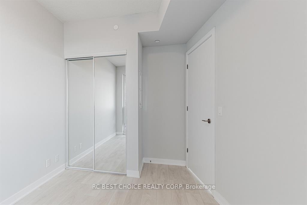 Photo 10 of Unit 1803, 2221 Yonge Street, Toronto, Mount Pleasant West — HOMEH