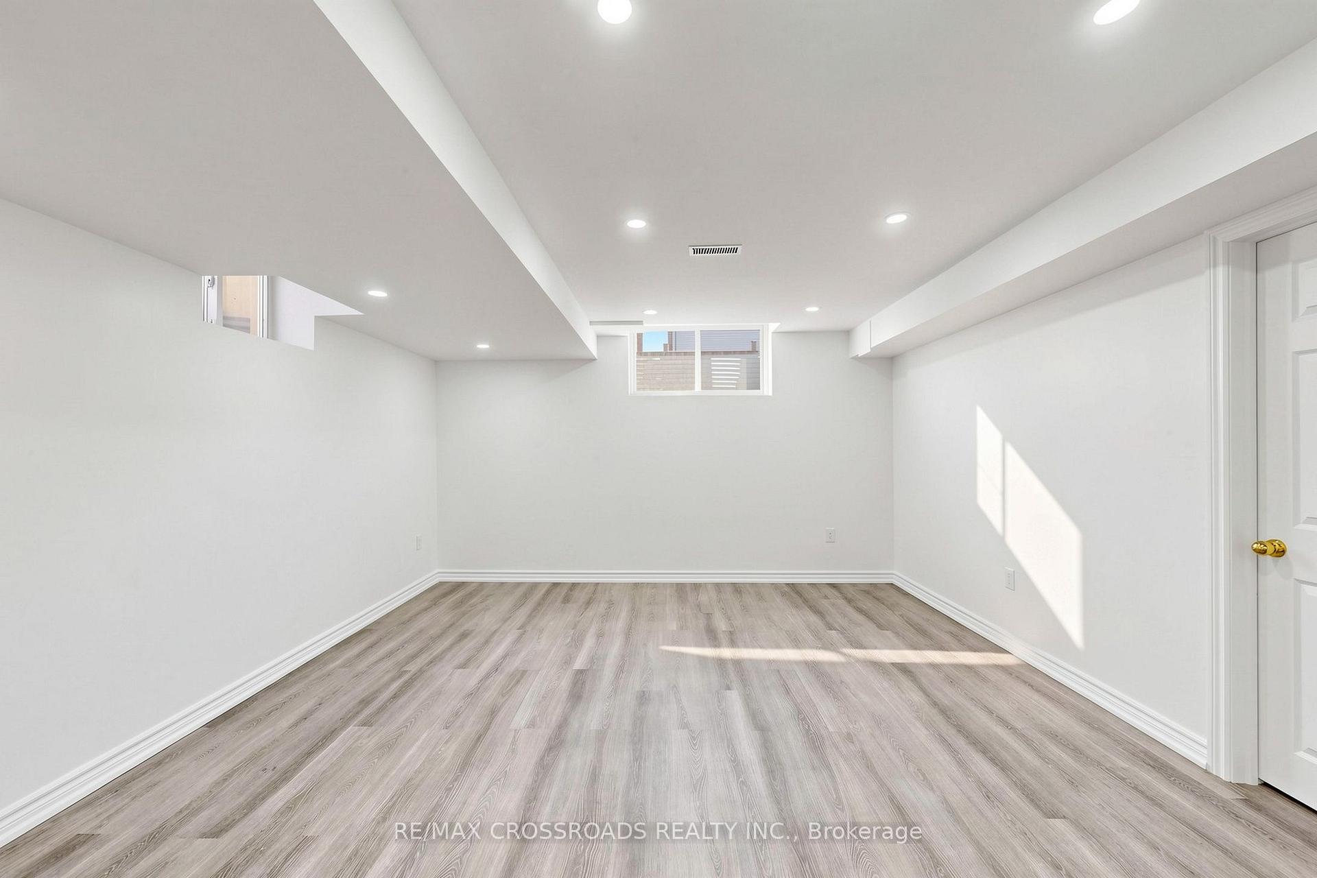 Photo 2 of 2385 Dress Circle Crescent, Oshawa, Windfields — HOMEH