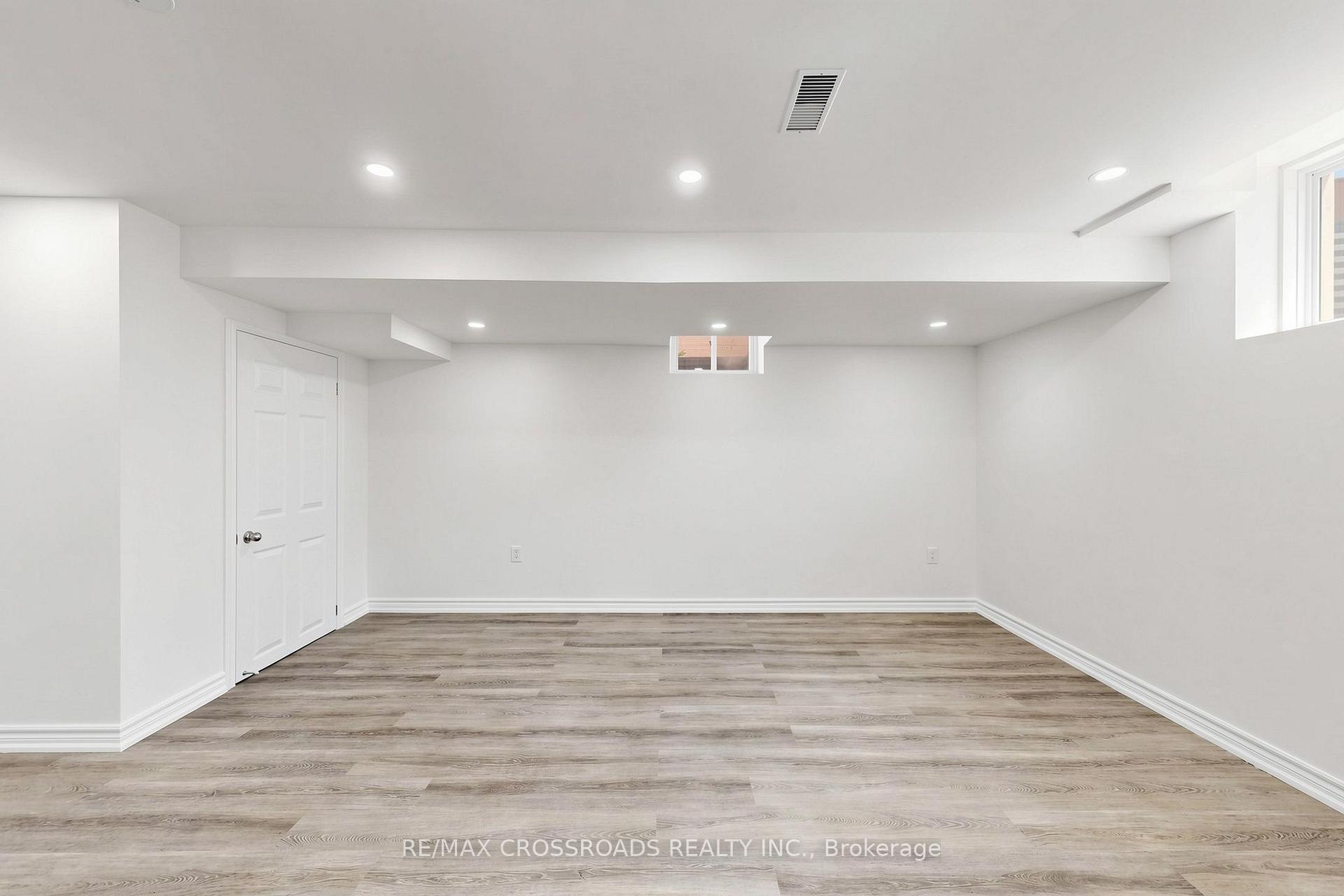Photo 3 of 2385 Dress Circle Crescent, Oshawa, Windfields — HOMEH