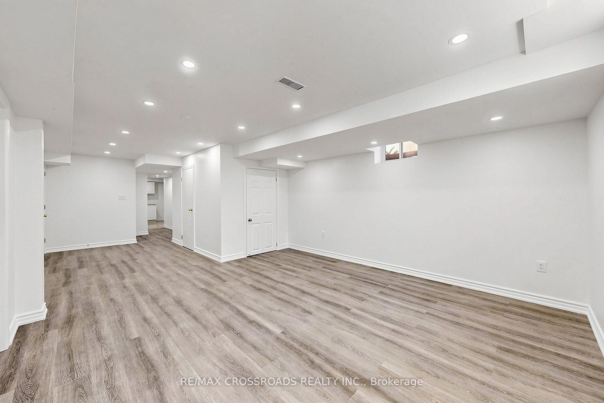 Photo 4 of 2385 Dress Circle Crescent, Oshawa, Windfields — HOMEH