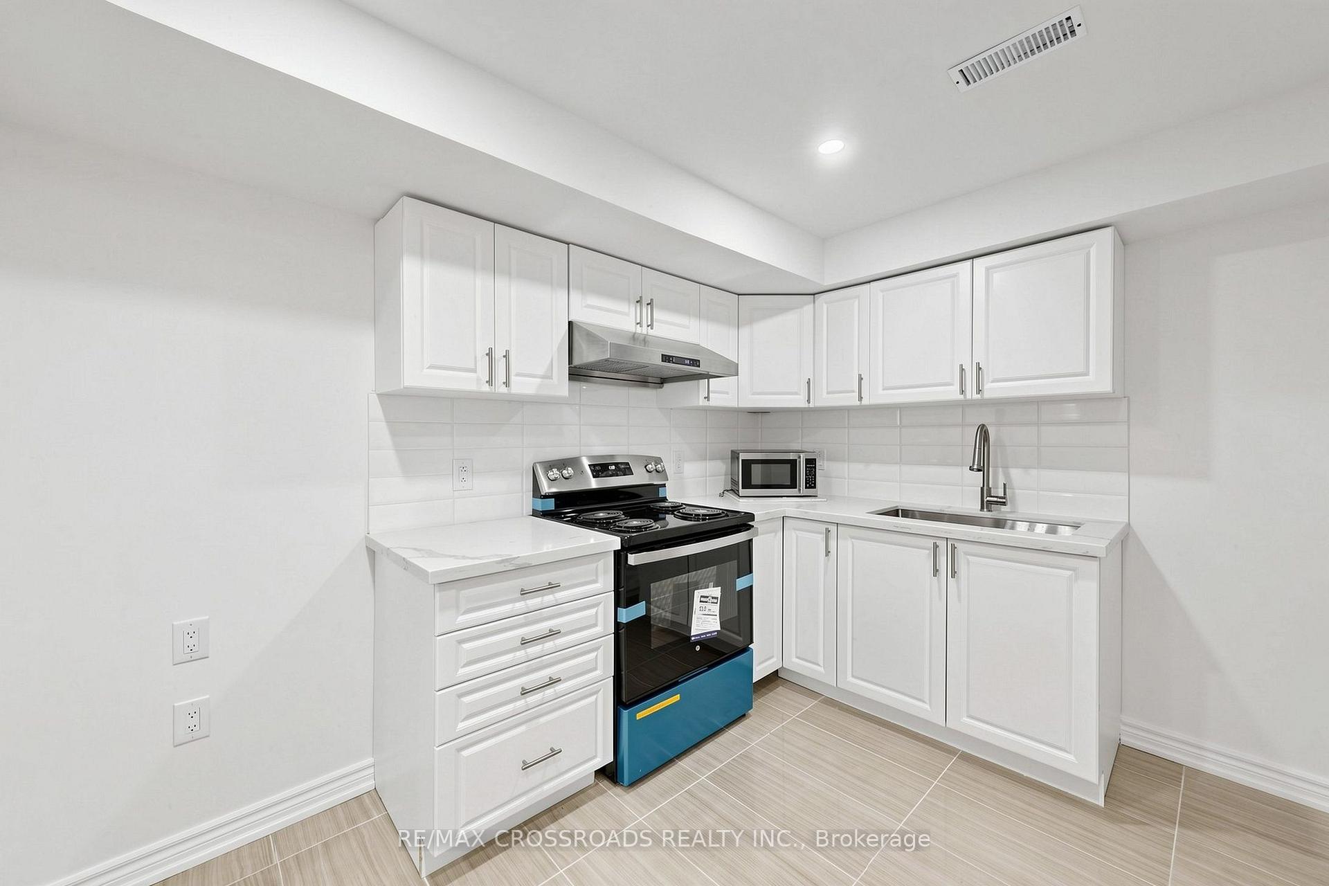 Photo 8 of 2385 Dress Circle Crescent, Oshawa, Windfields — HOMEH