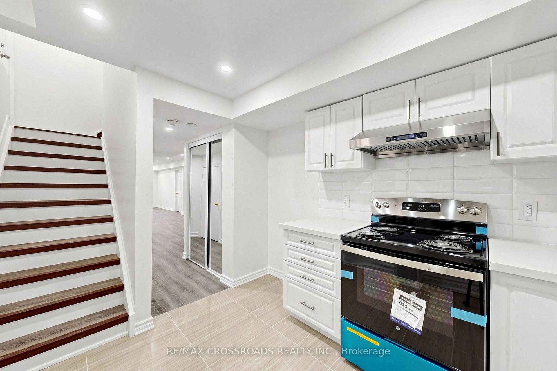 Photo 9 of 2385 Dress Circle Crescent, Oshawa, Windfields — HOMEH