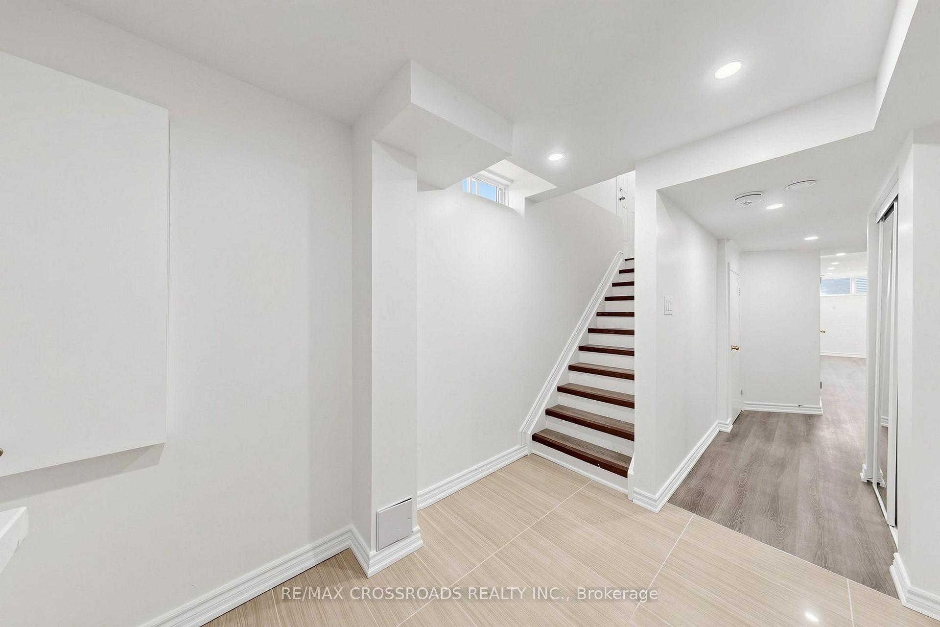 Photo 10 of 2385 Dress Circle Crescent, Oshawa, Windfields — HOMEH