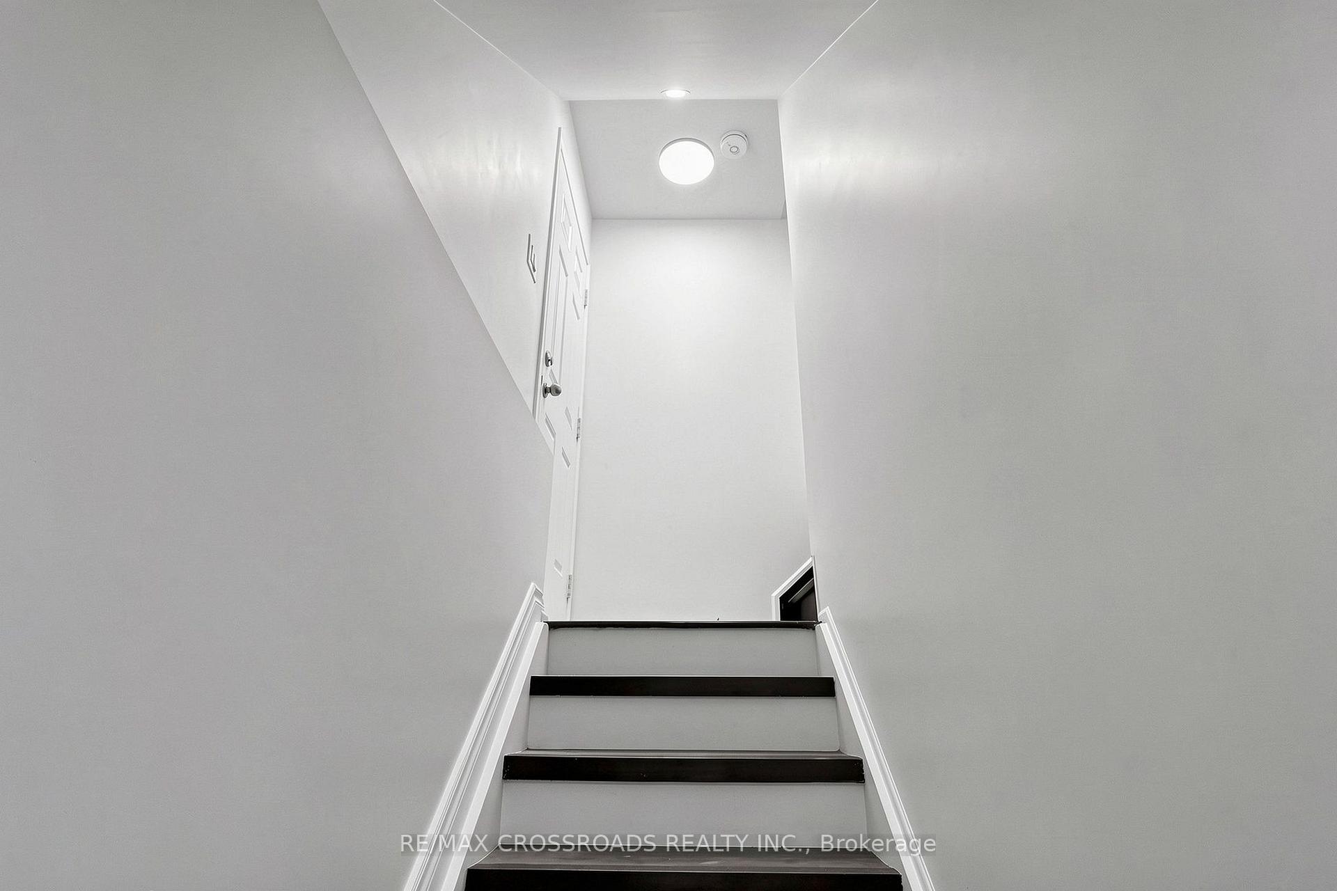 Photo 11 of 2385 Dress Circle Crescent, Oshawa, Windfields — HOMEH