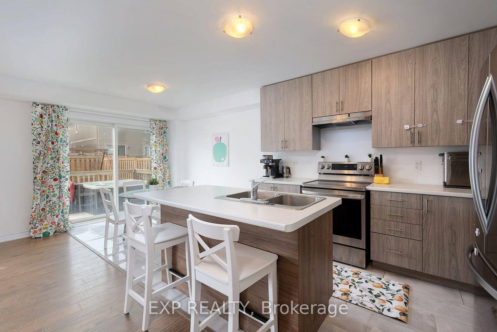 Photo 9 of 106 Mabern Street, Barrie, Rural Barrie Southwest — HOMEH