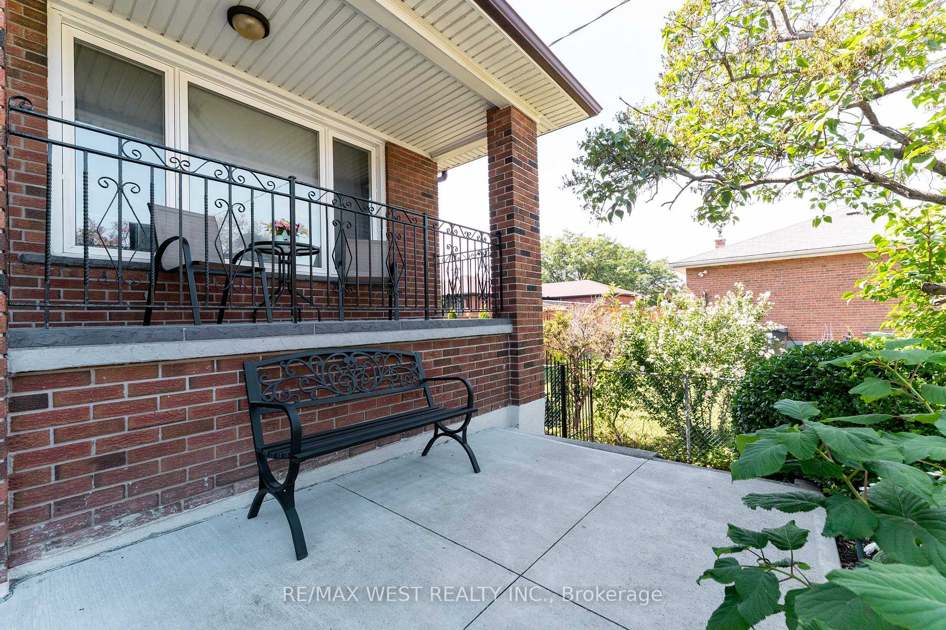 Photo 4 of 25A St Andrews Boulevard, Etobicoke, Kingsview Village-The Westway — HOMEH