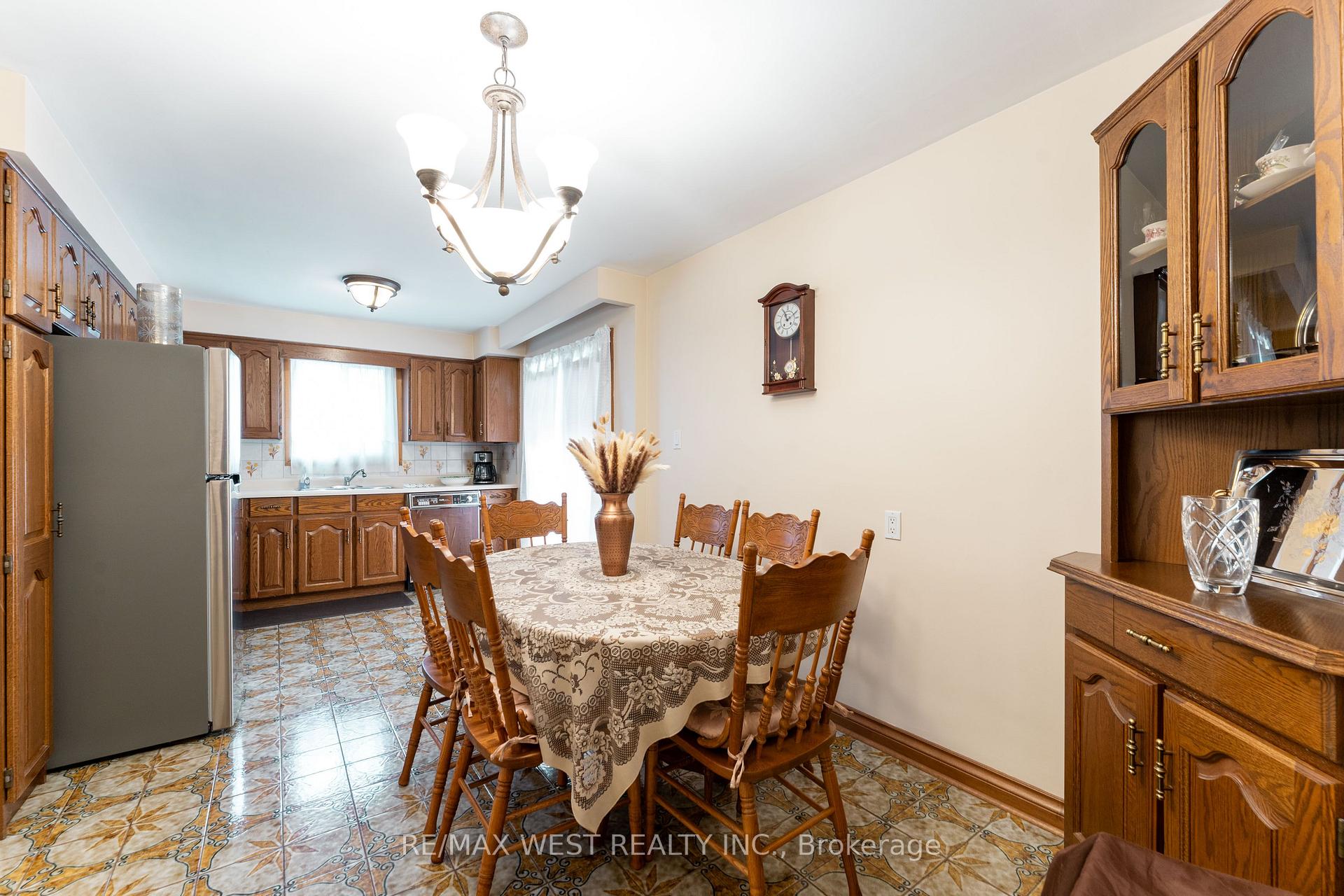 Photo 10 of 25A St Andrews Boulevard, Etobicoke, Kingsview Village-The Westway — HOMEH