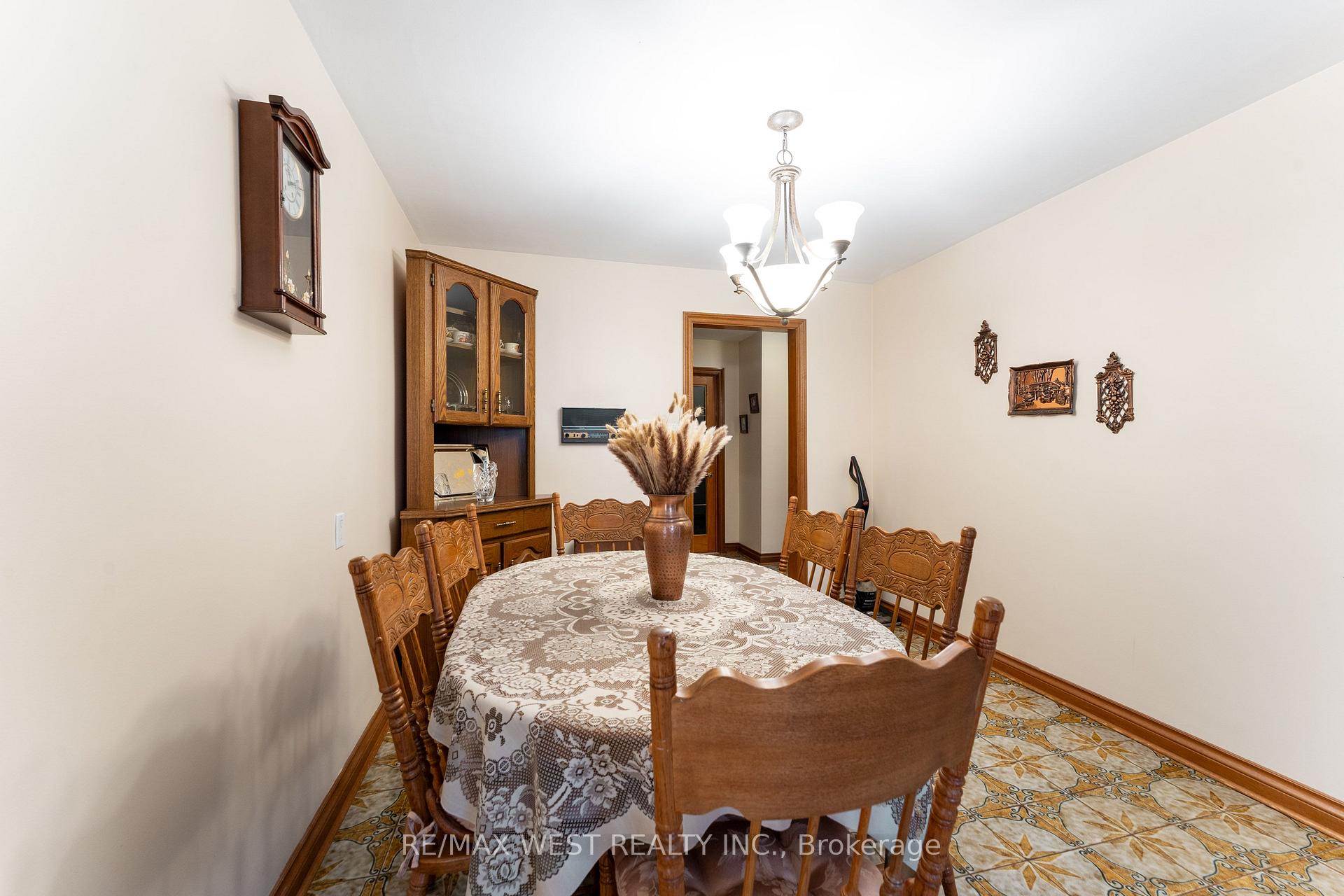 Photo 11 of 25A St Andrews Boulevard, Etobicoke, Kingsview Village-The Westway — HOMEH