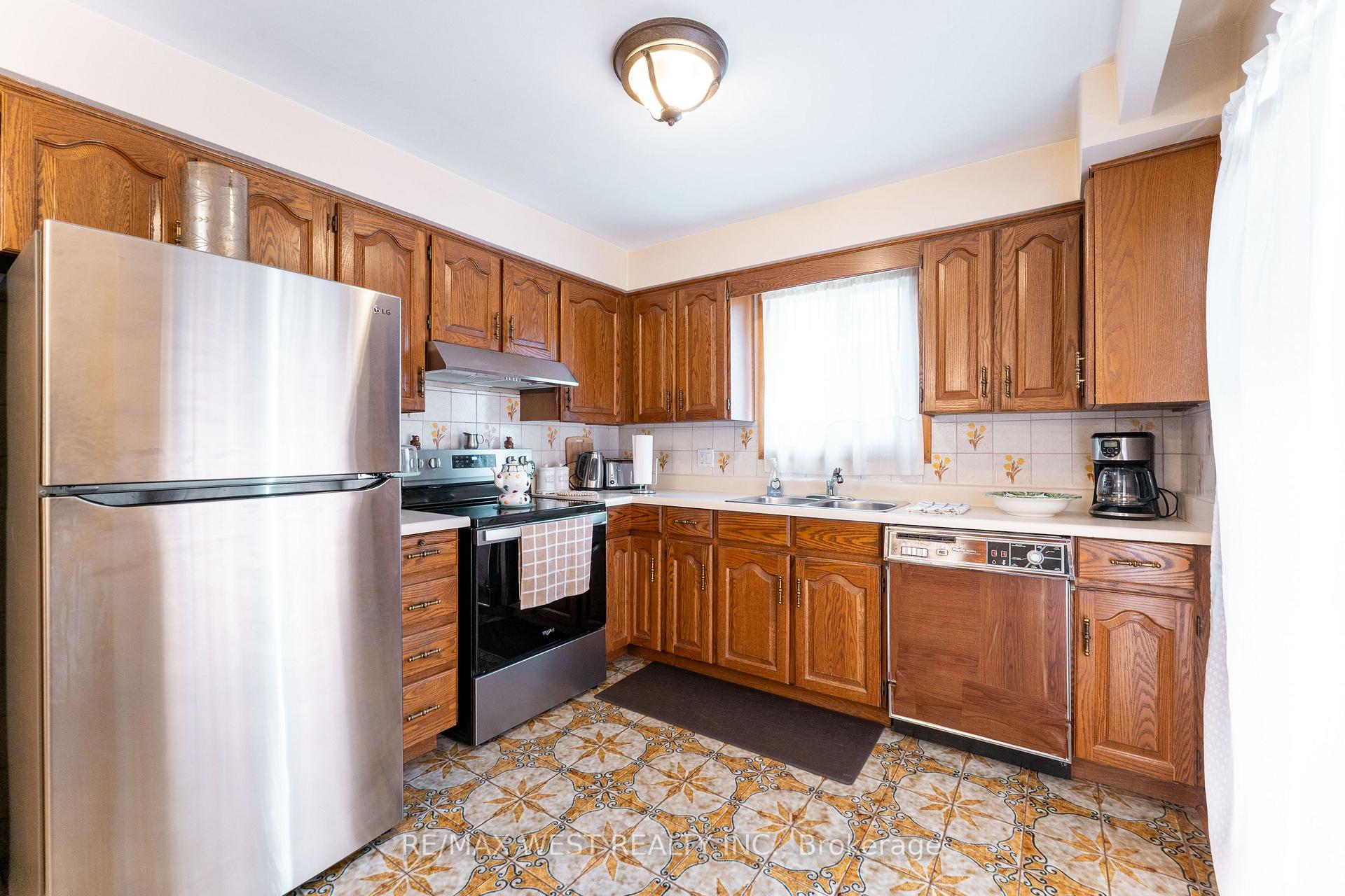 Photo 12 of 25A St Andrews Boulevard, Etobicoke, Kingsview Village-The Westway — HOMEH