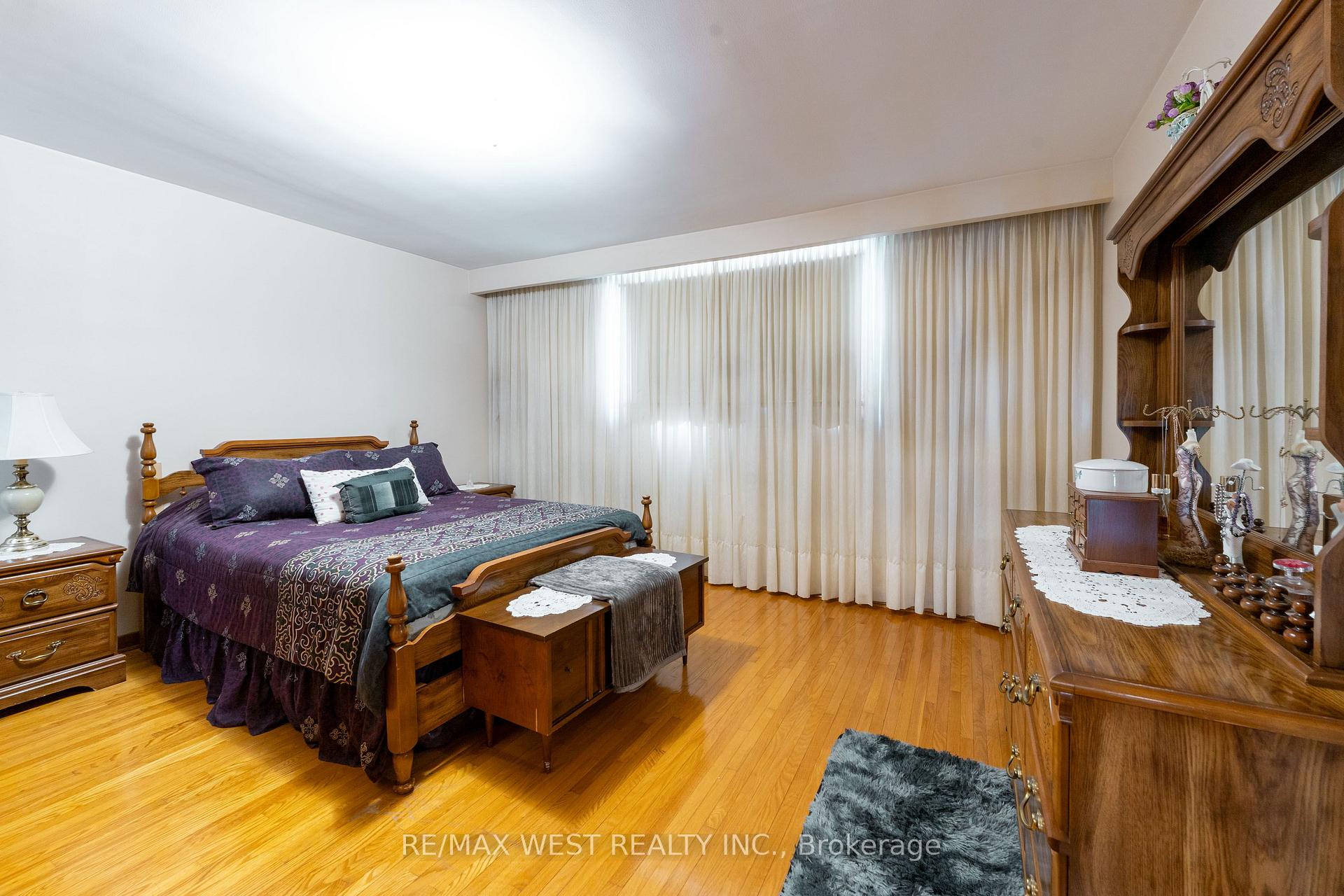Photo 14 of 25A St Andrews Boulevard, Etobicoke, Kingsview Village-The Westway — HOMEH