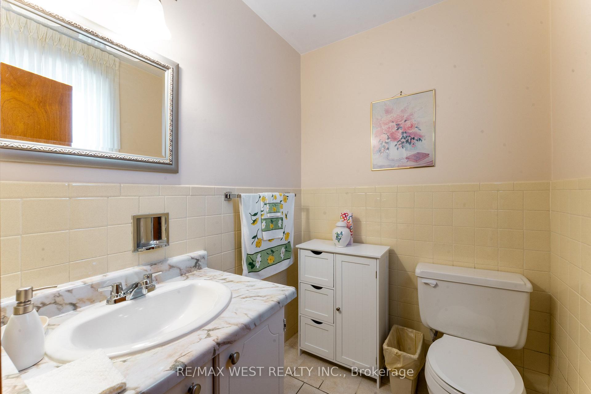 Photo 15 of 25A St Andrews Boulevard, Etobicoke, Kingsview Village-The Westway — HOMEH