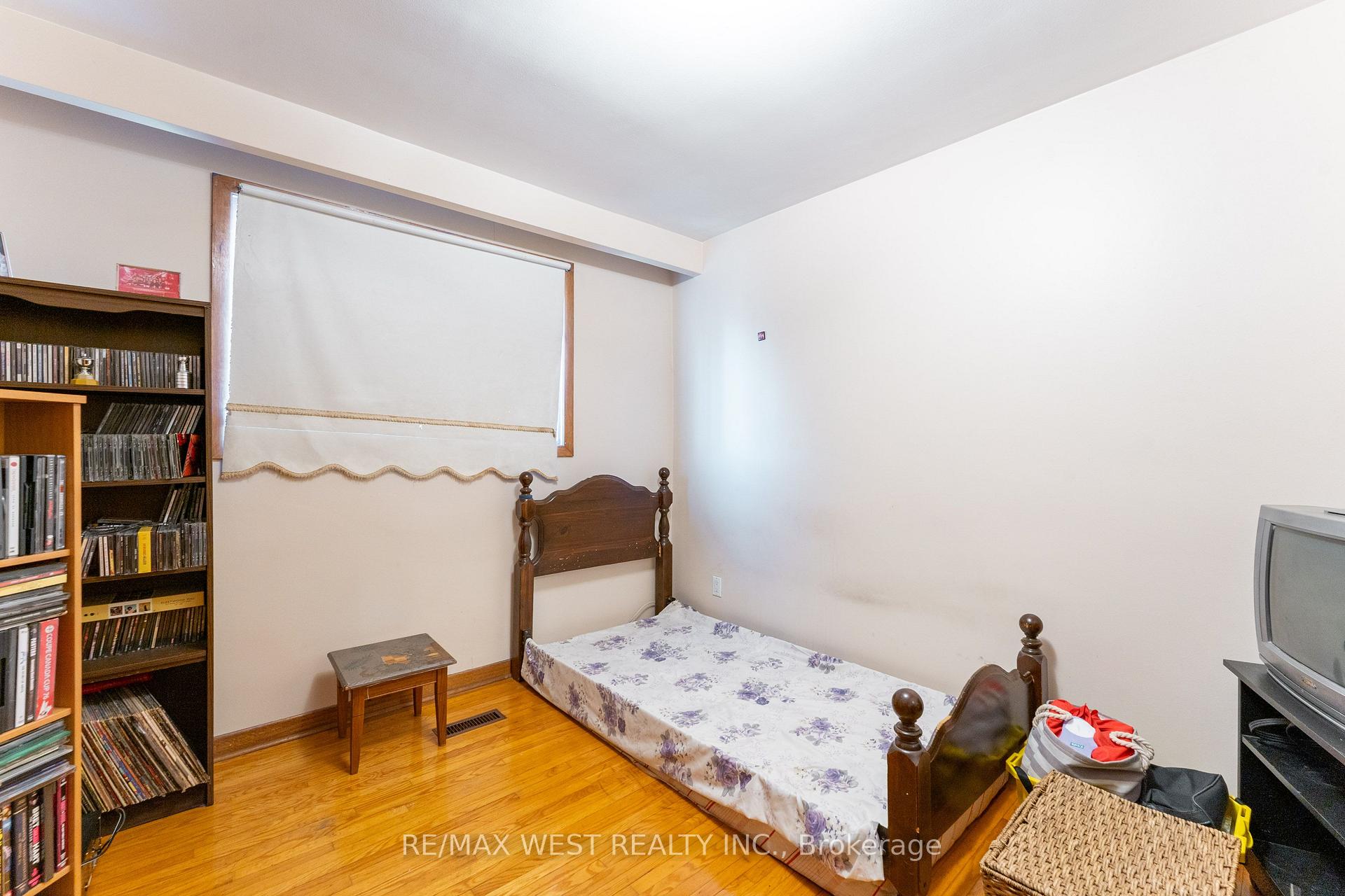 Photo 16 of 25A St Andrews Boulevard, Etobicoke, Kingsview Village-The Westway — HOMEH