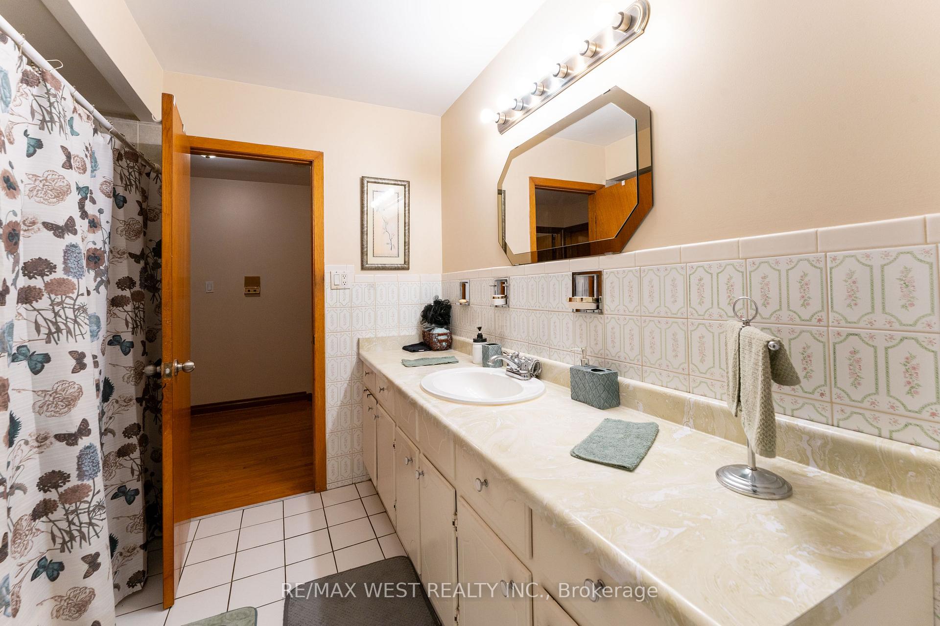 Photo 17 of 25A St Andrews Boulevard, Etobicoke, Kingsview Village-The Westway — HOMEH