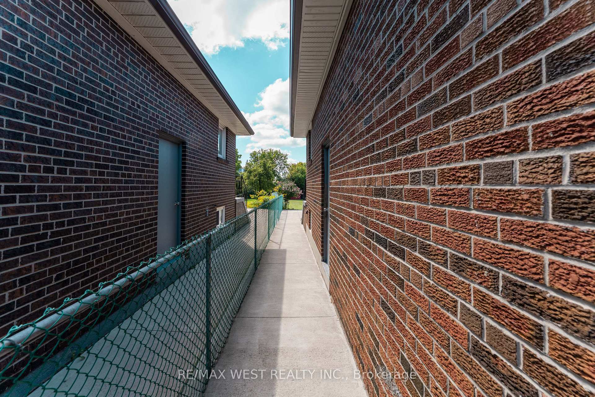 Photo 39 of 25A St Andrews Boulevard, Etobicoke, Kingsview Village-The Westway — HOMEH