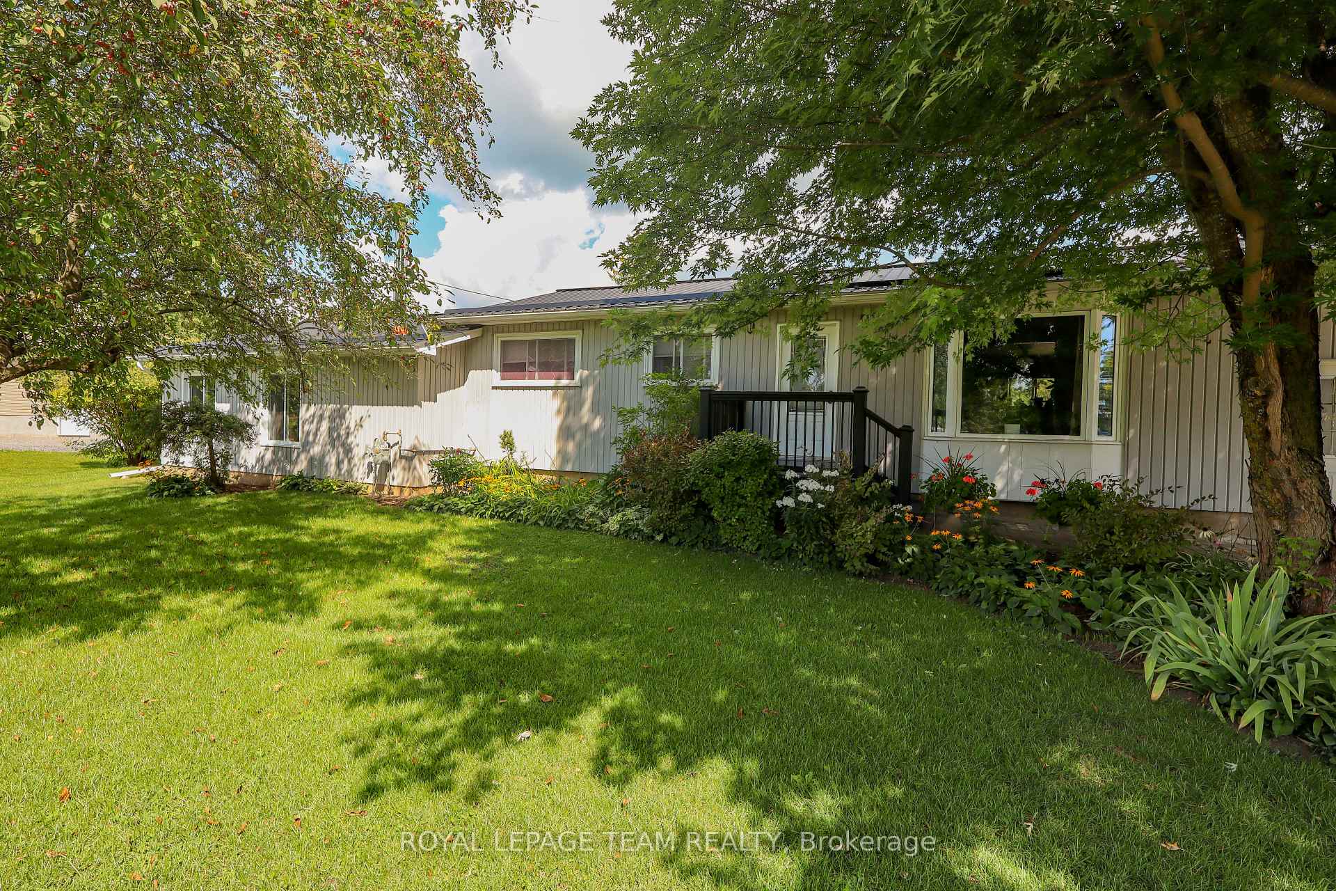 Photo 2 of 3041 Bridge Street, North Dundas, North Dundas (Mountain) Twp — HOMEH
