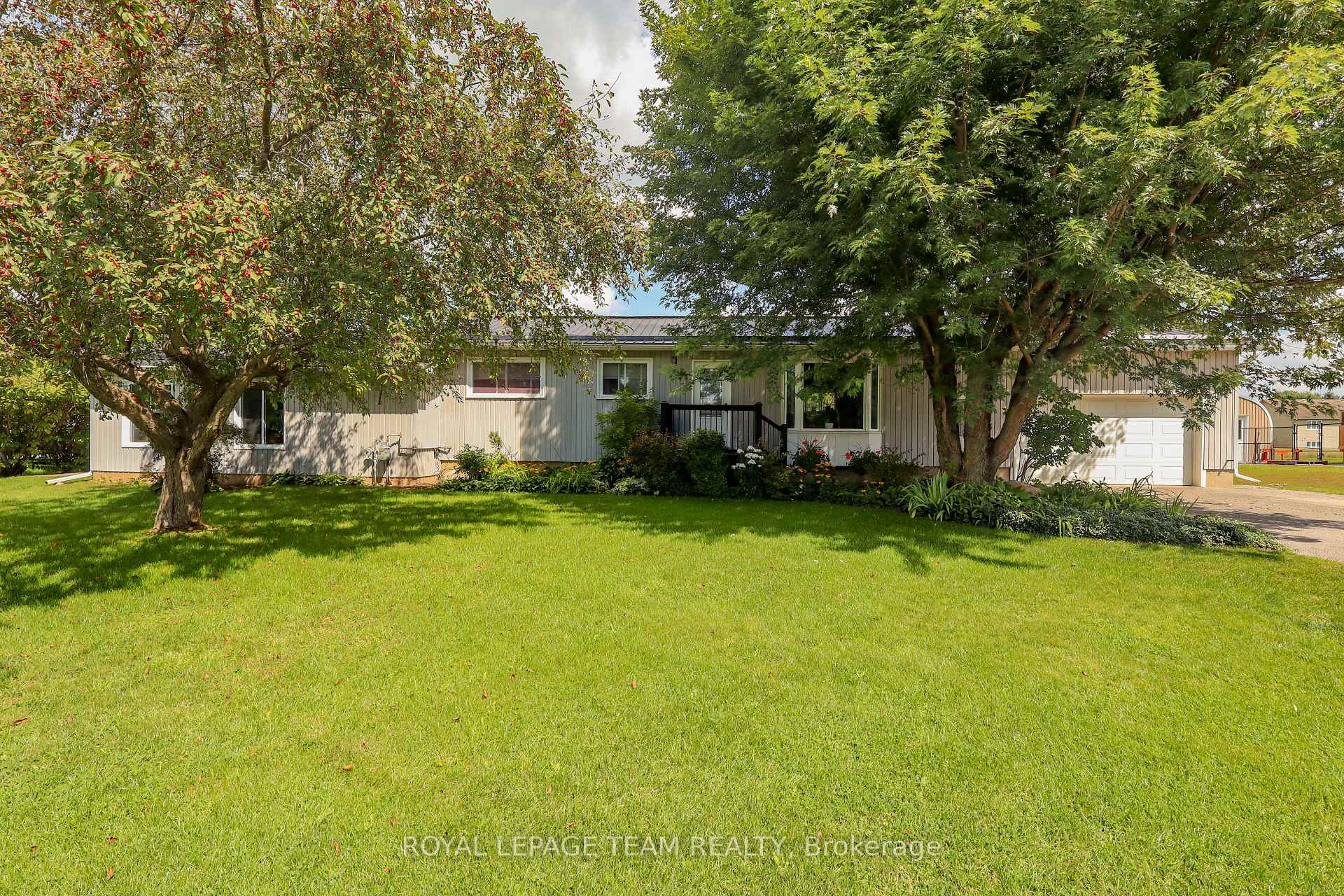 Photo of 3041 Bridge Street