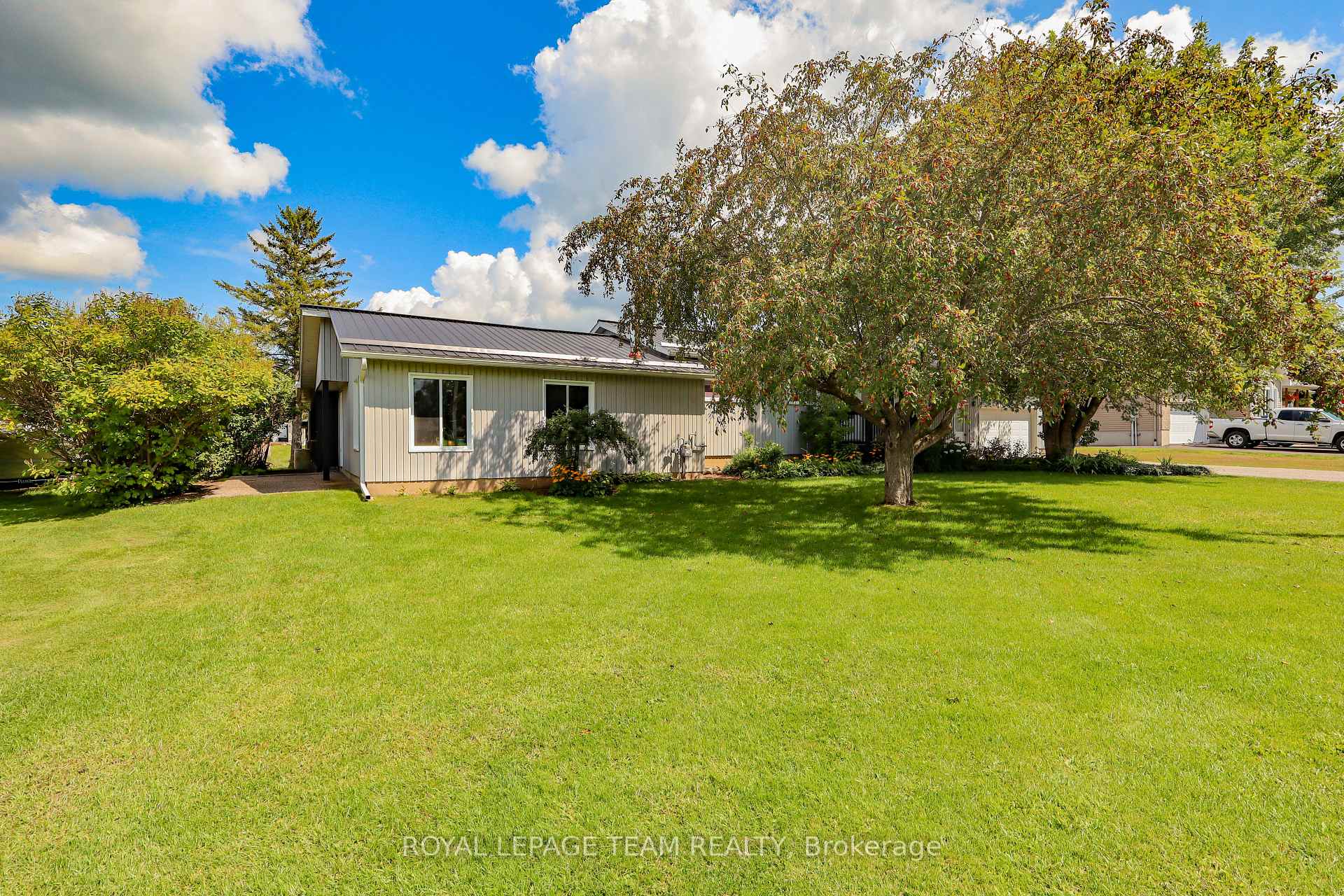 Photo 4 of 3041 Bridge Street, North Dundas, North Dundas (Mountain) Twp — HOMEH