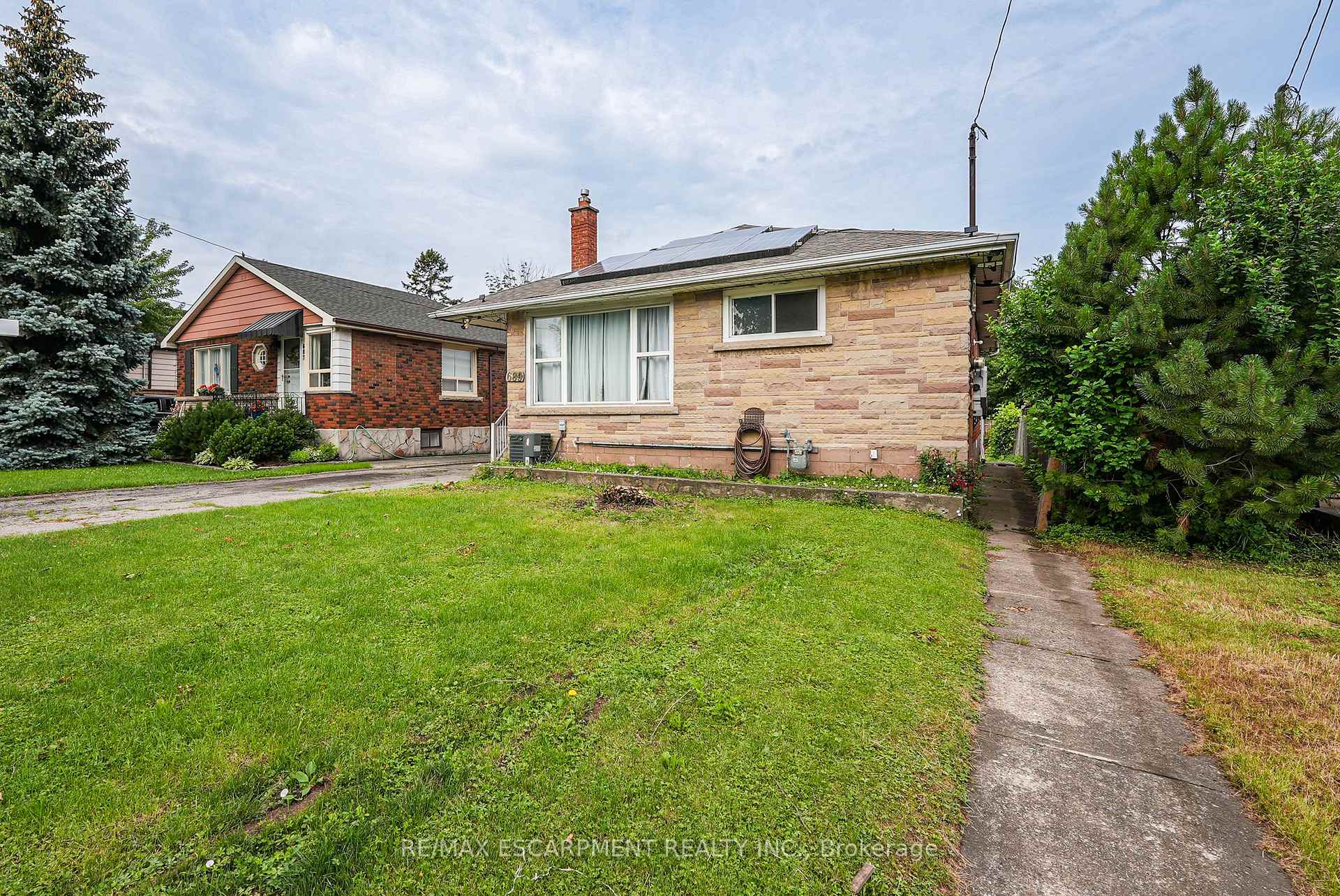 Photo 2 of 689 Burgess Avenue, Hamilton, Parkview — HOMEH