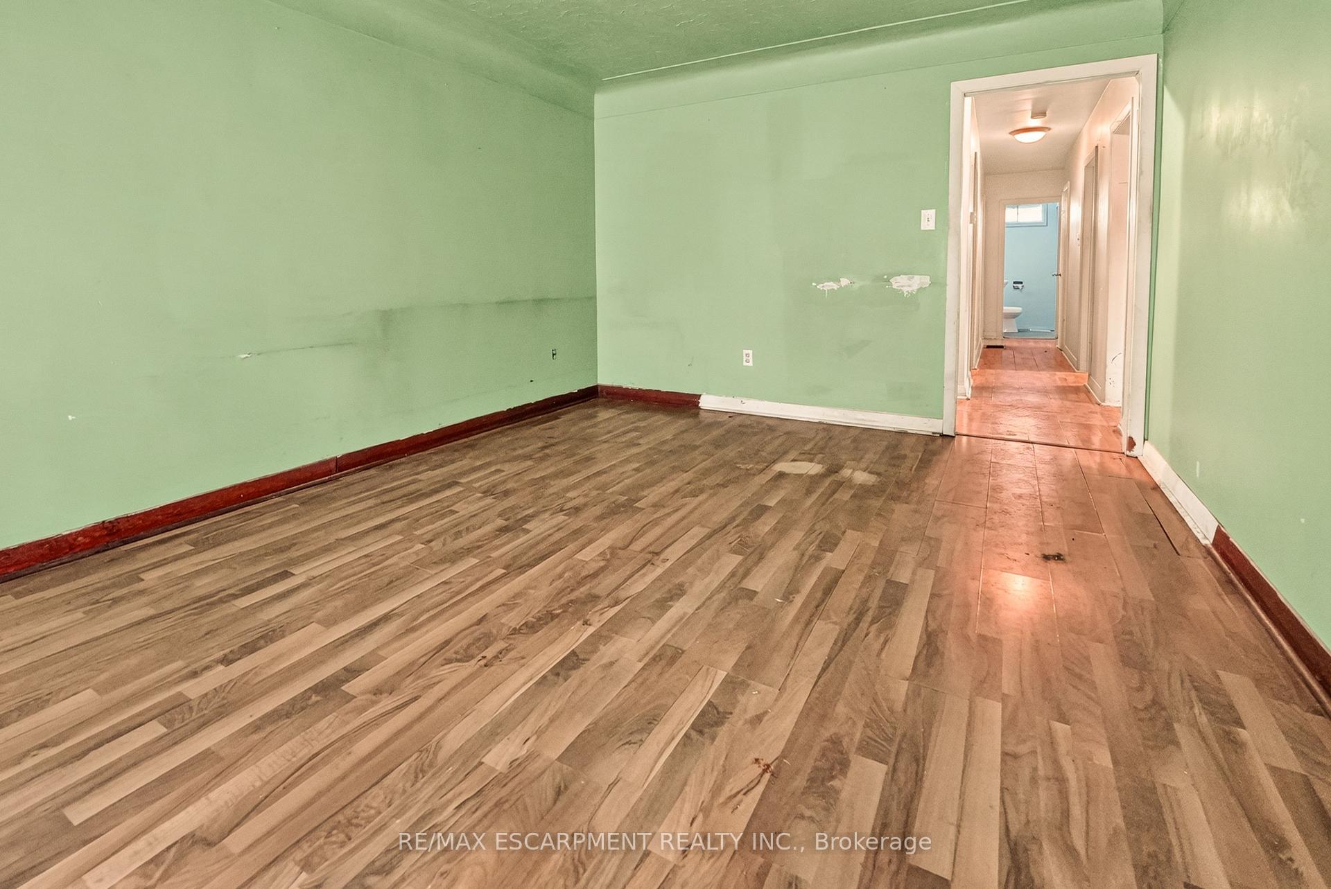Photo 4 of 689 Burgess Avenue, Hamilton, Parkview — HOMEH
