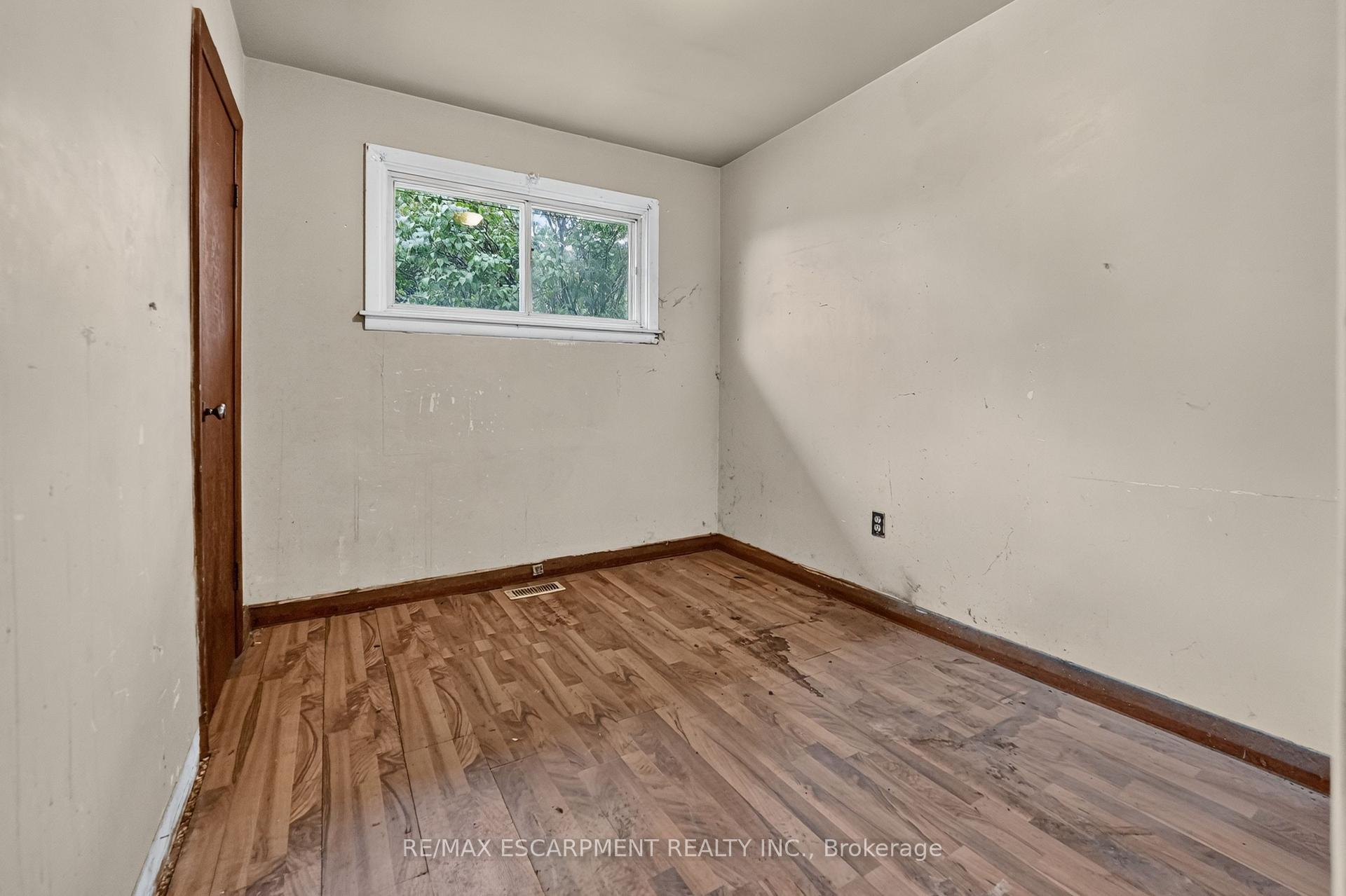 Photo 6 of 689 Burgess Avenue, Hamilton, Parkview — HOMEH