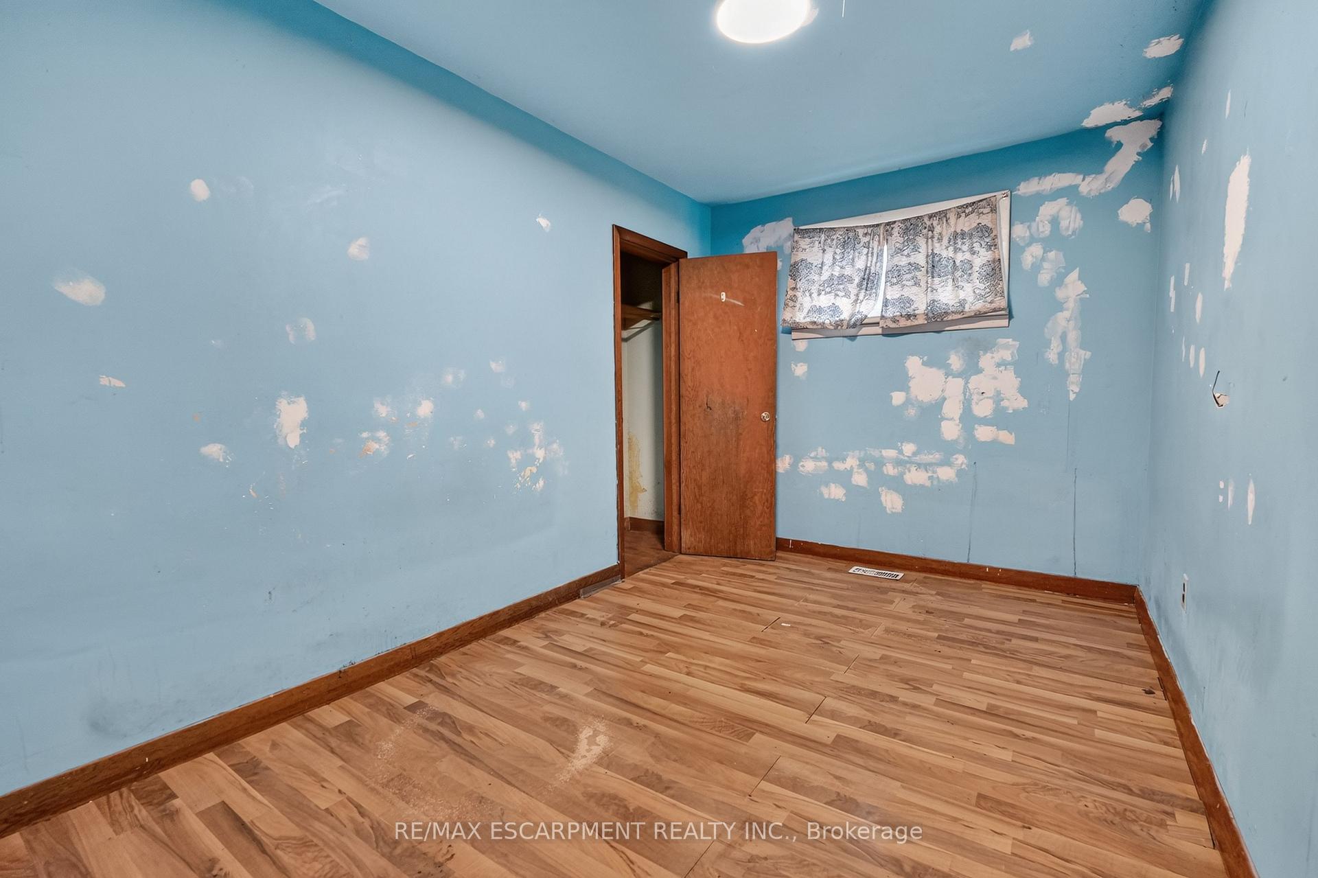 Photo 9 of 689 Burgess Avenue, Hamilton, Parkview — HOMEH