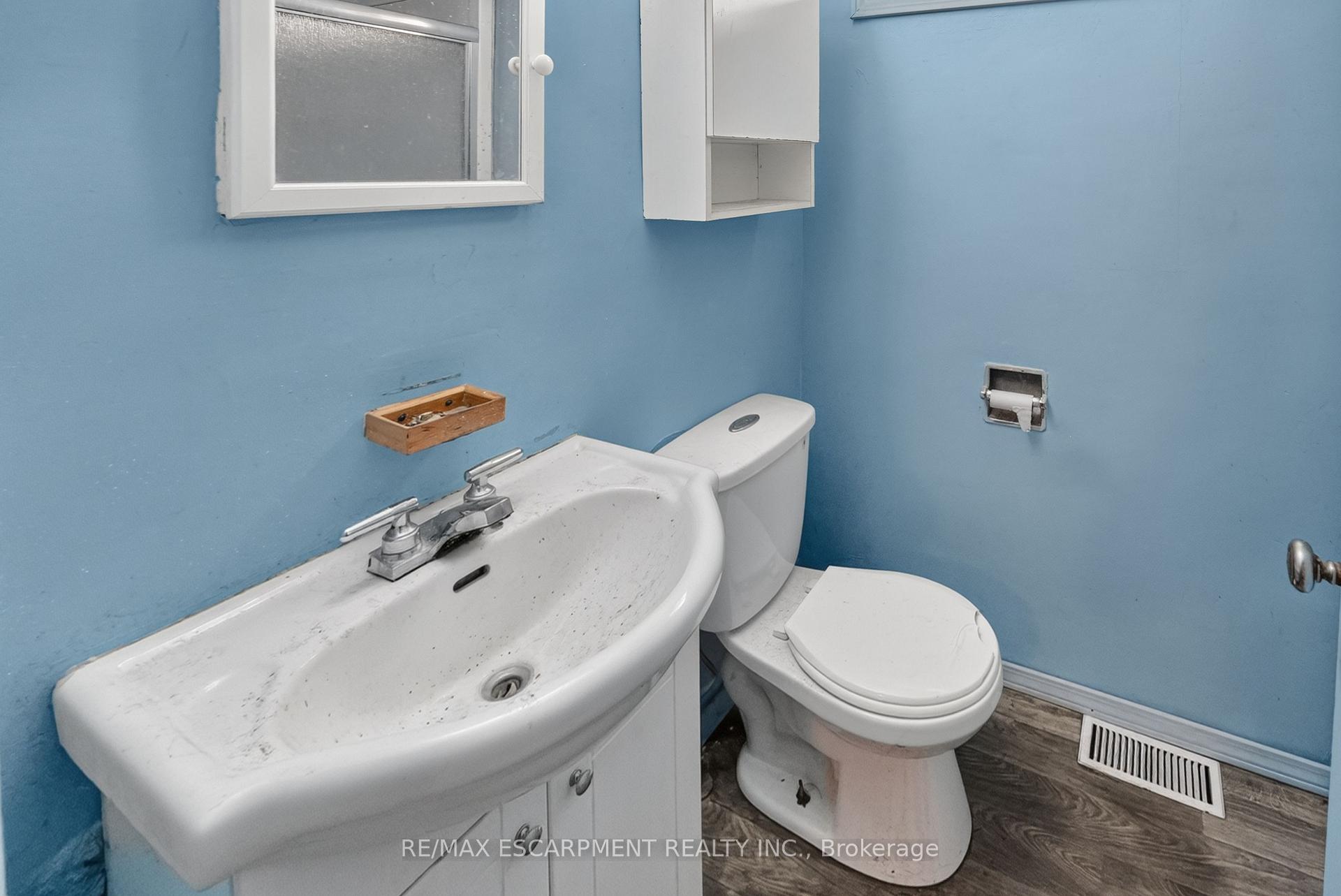 Photo 10 of 689 Burgess Avenue, Hamilton, Parkview — HOMEH