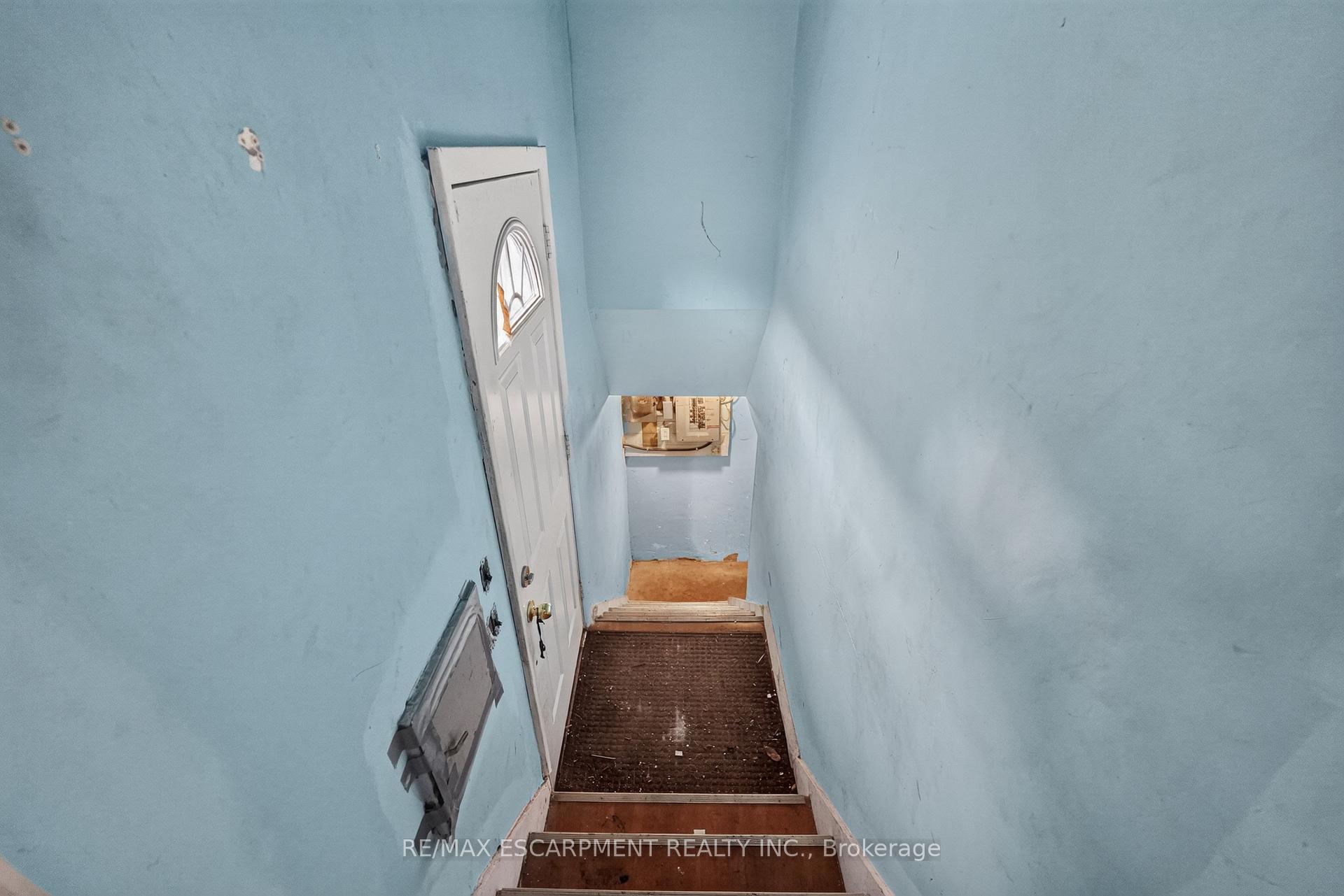 Photo 11 of 689 Burgess Avenue, Hamilton, Parkview — HOMEH
