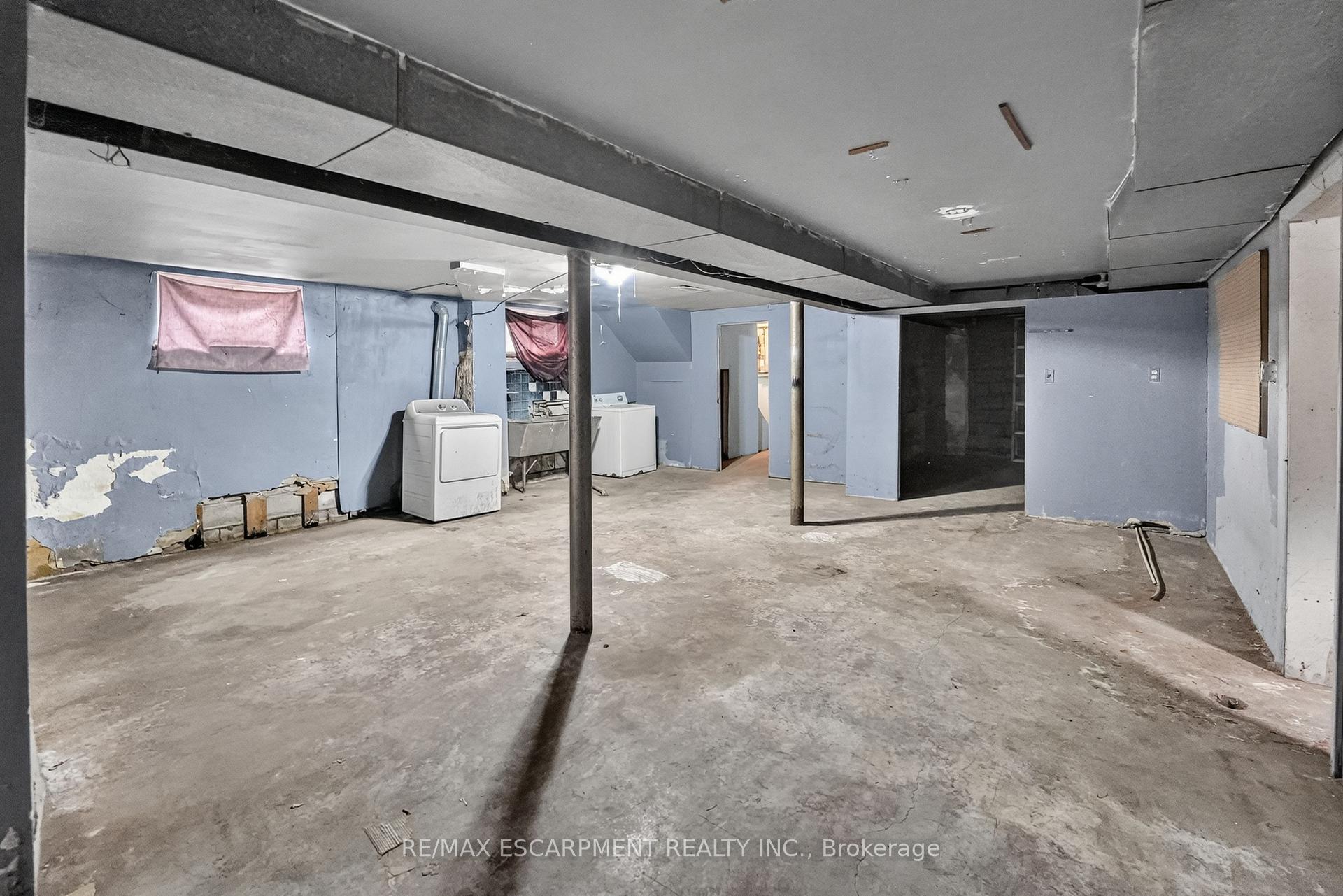 Photo 13 of 689 Burgess Avenue, Hamilton, Parkview — HOMEH
