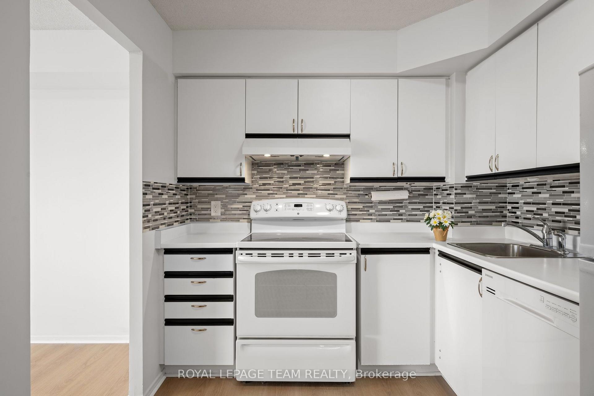 Photo 5 of Unit 719, 1025 Grenon Avenue, Ottawa, Fairfield Heights — HOMEH