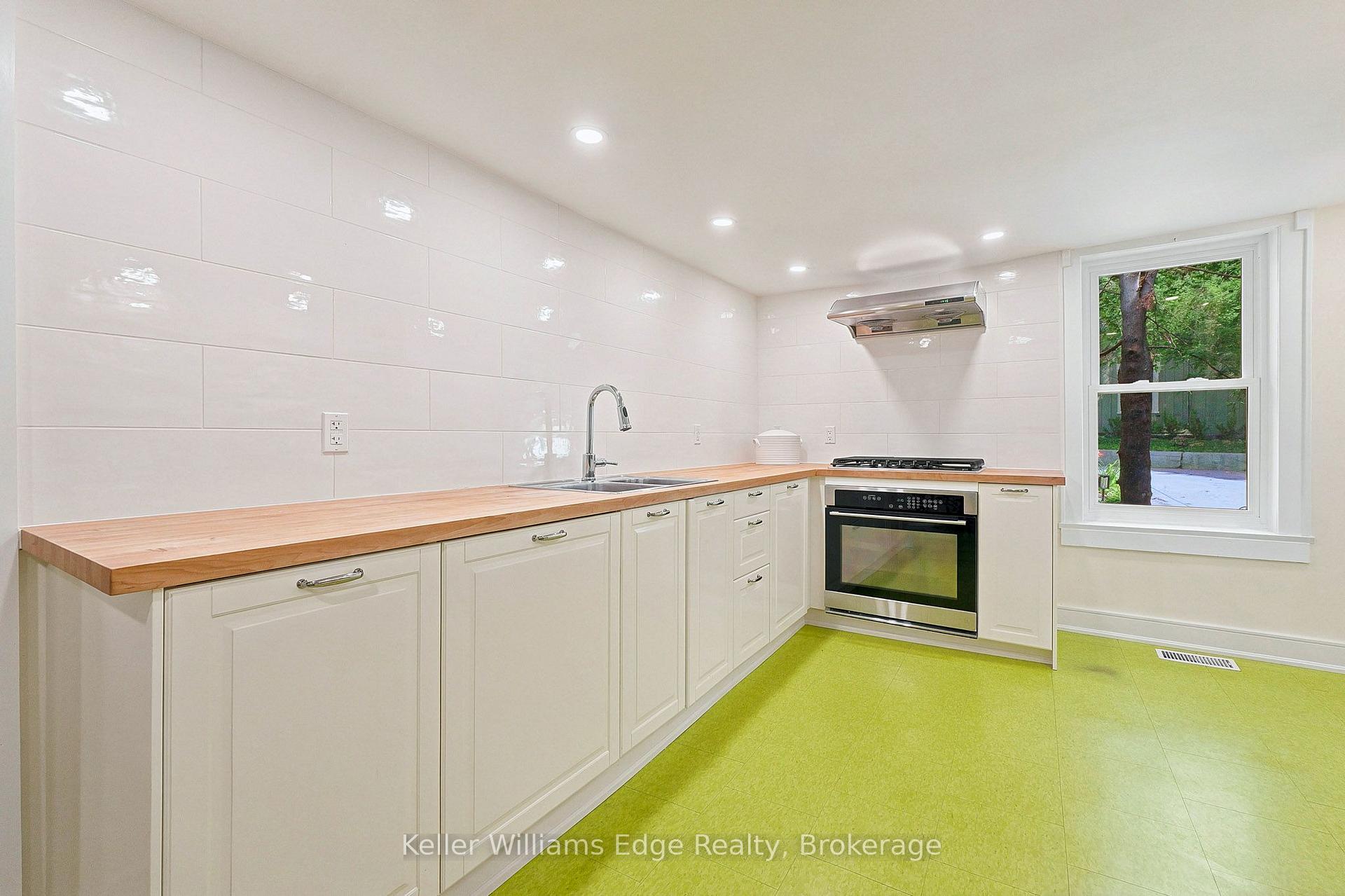 Photo 10 of 361 Dundas Street E, Hamilton, Waterdown — HOMEH