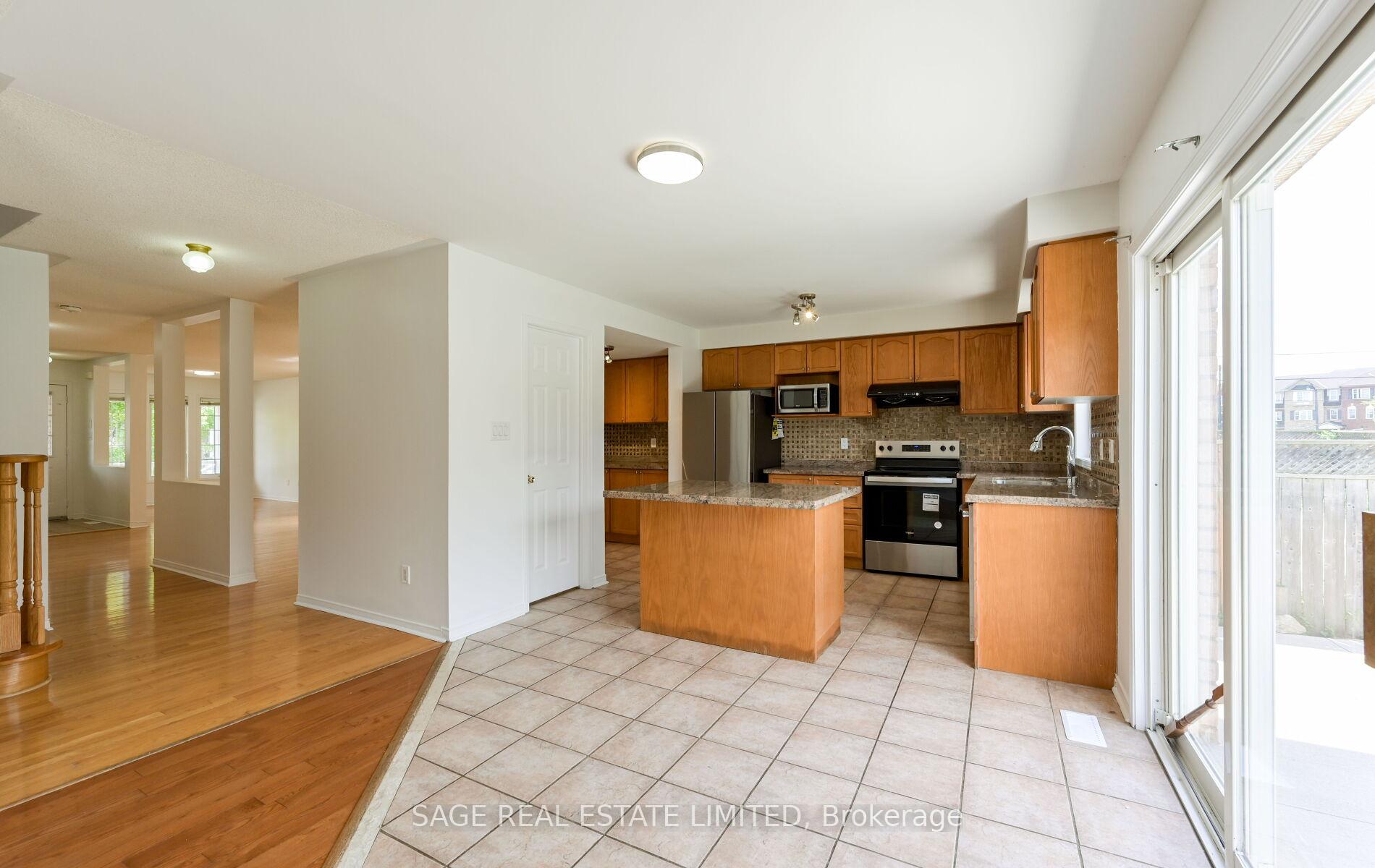 Photo 7 of 6 Fairhill Avenue, Brampton, Fletcher's Meadow — HOMEH