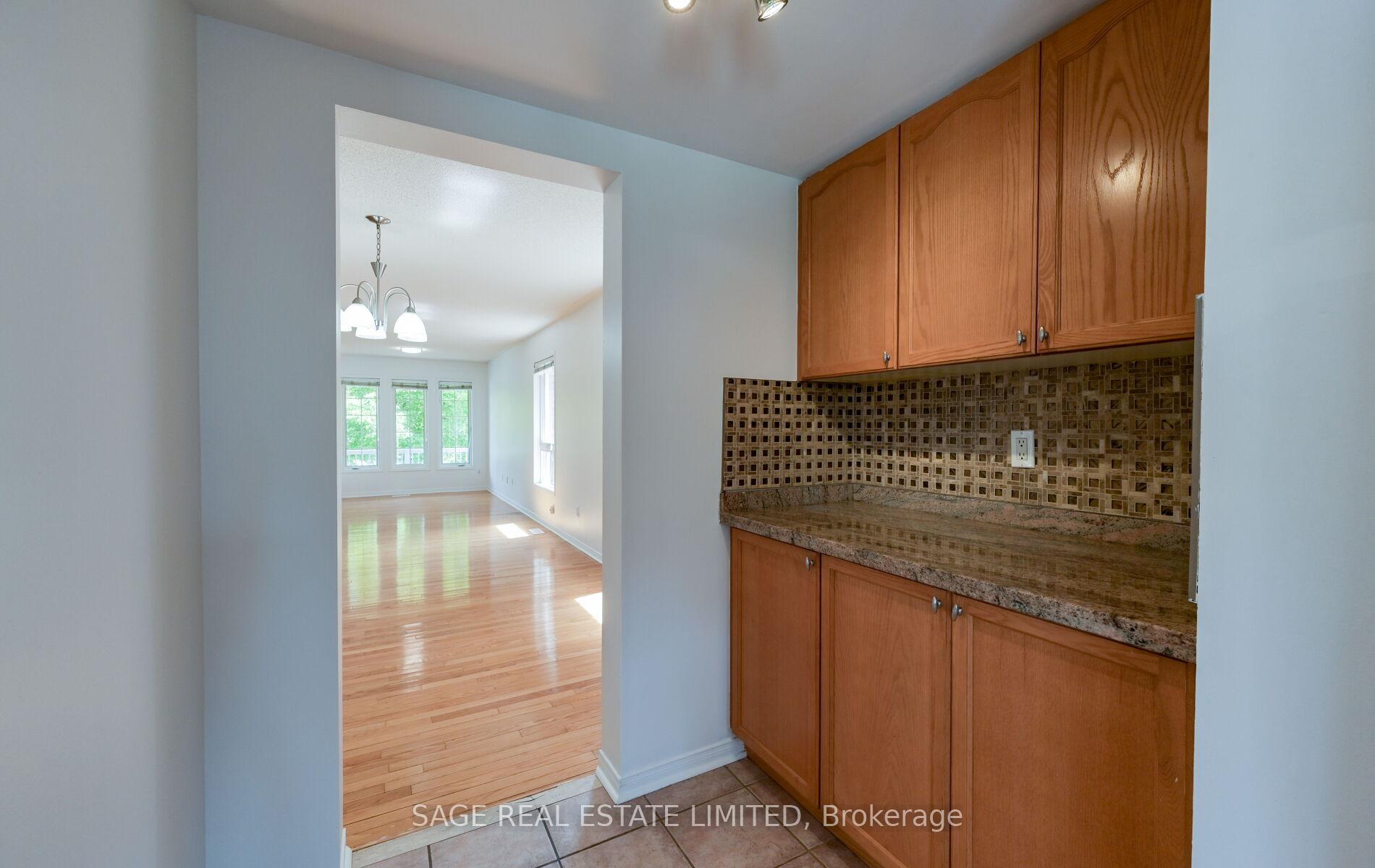 Photo 10 of 6 Fairhill Avenue, Brampton, Fletcher's Meadow — HOMEH