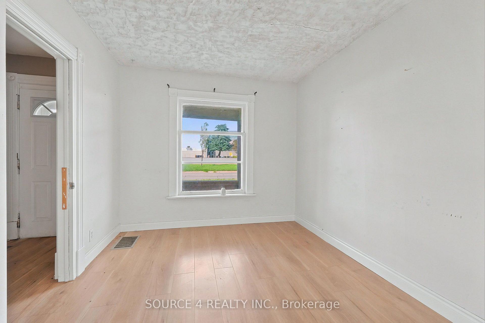 Photo 7 of 598 Coronation Boulevard, Cambridge, Galt City Centre — HOMEH