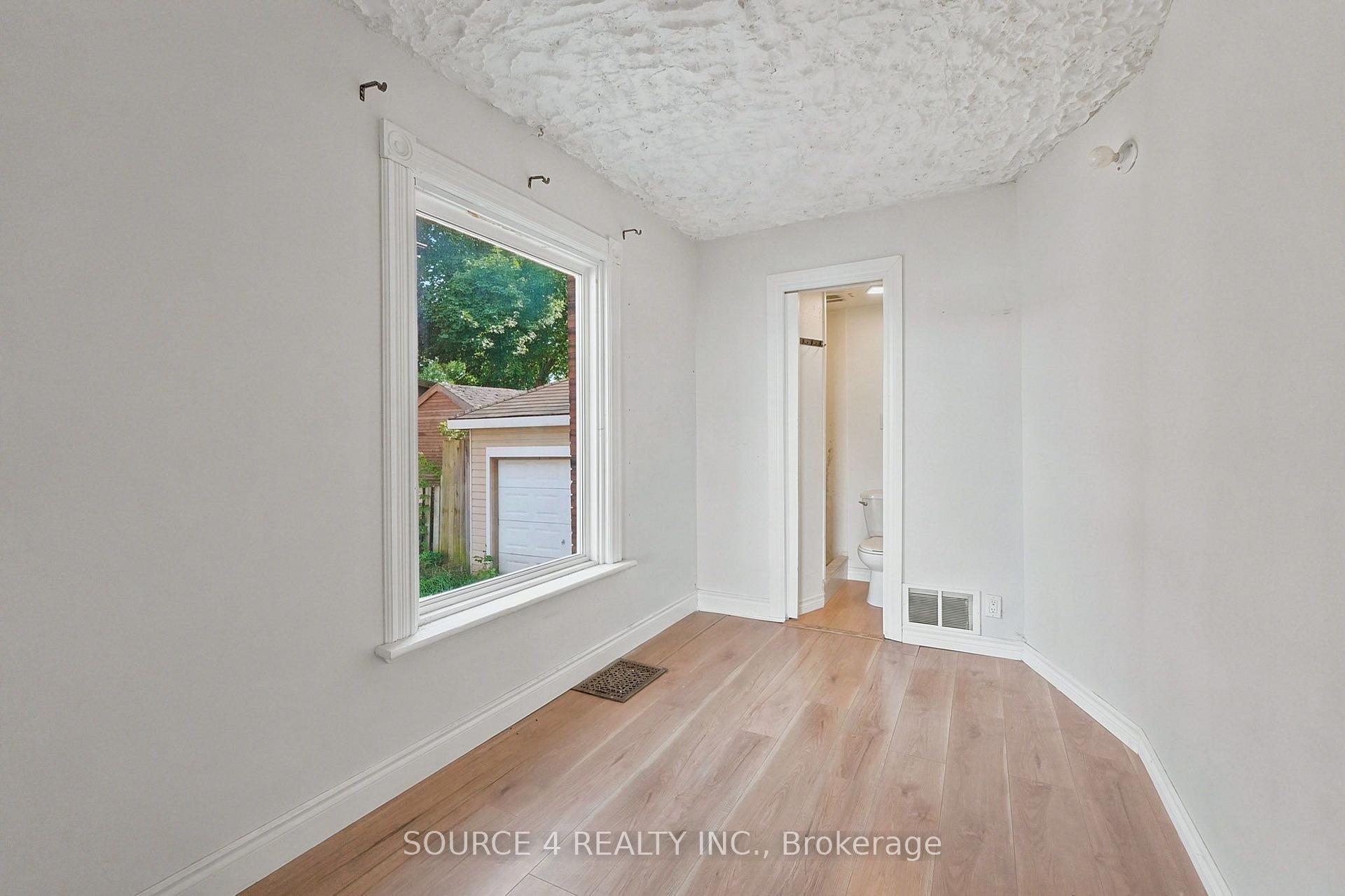 Photo 9 of 598 Coronation Boulevard, Cambridge, Galt City Centre — HOMEH