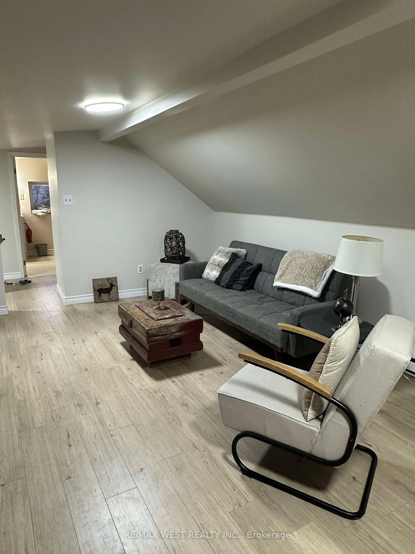 Photo 2 of 39 Westmount Drive S, Orillia — HOMEH